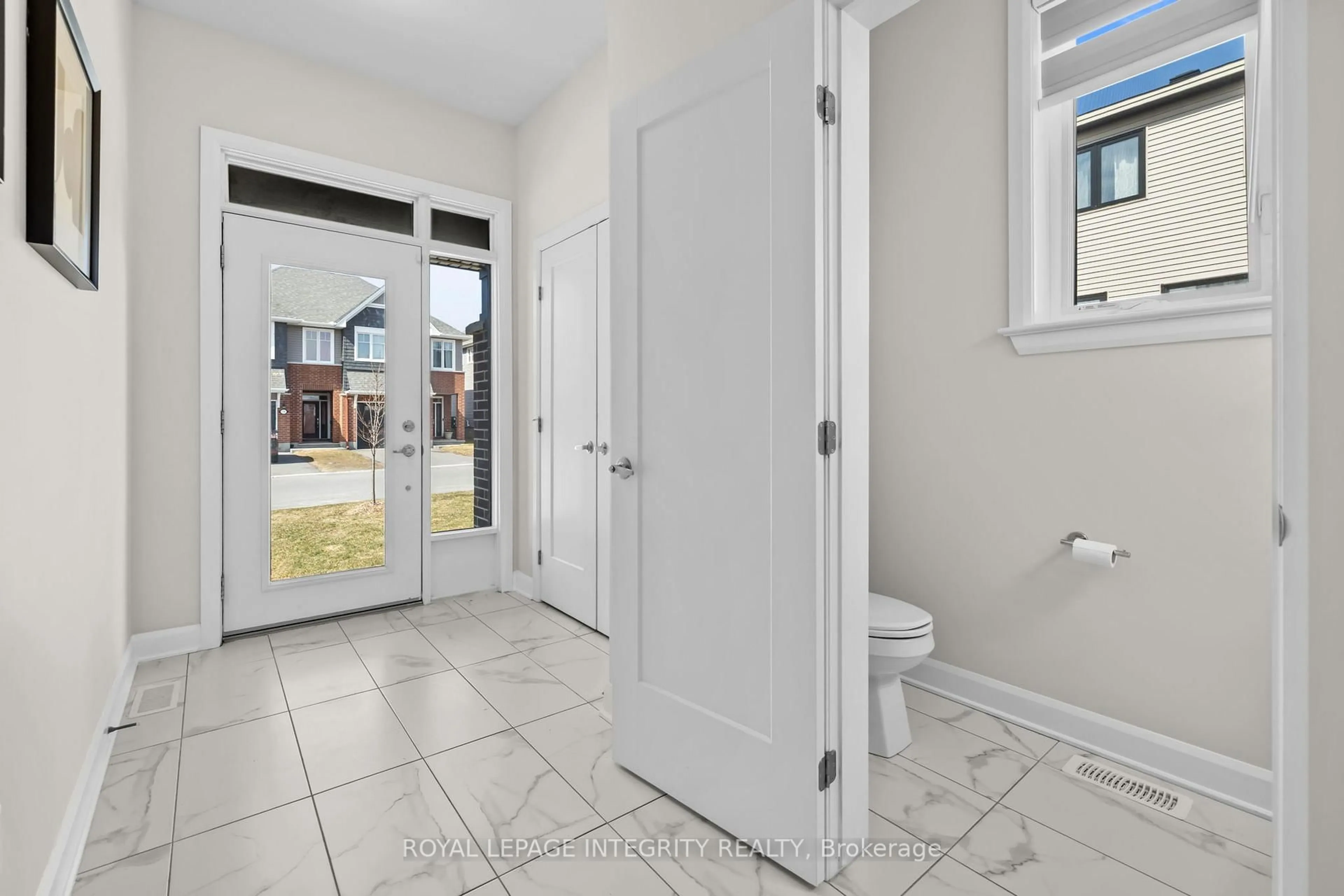 Indoor entryway for 133 Angelonia Cres, Ottawa Ontario K1T 0Y5