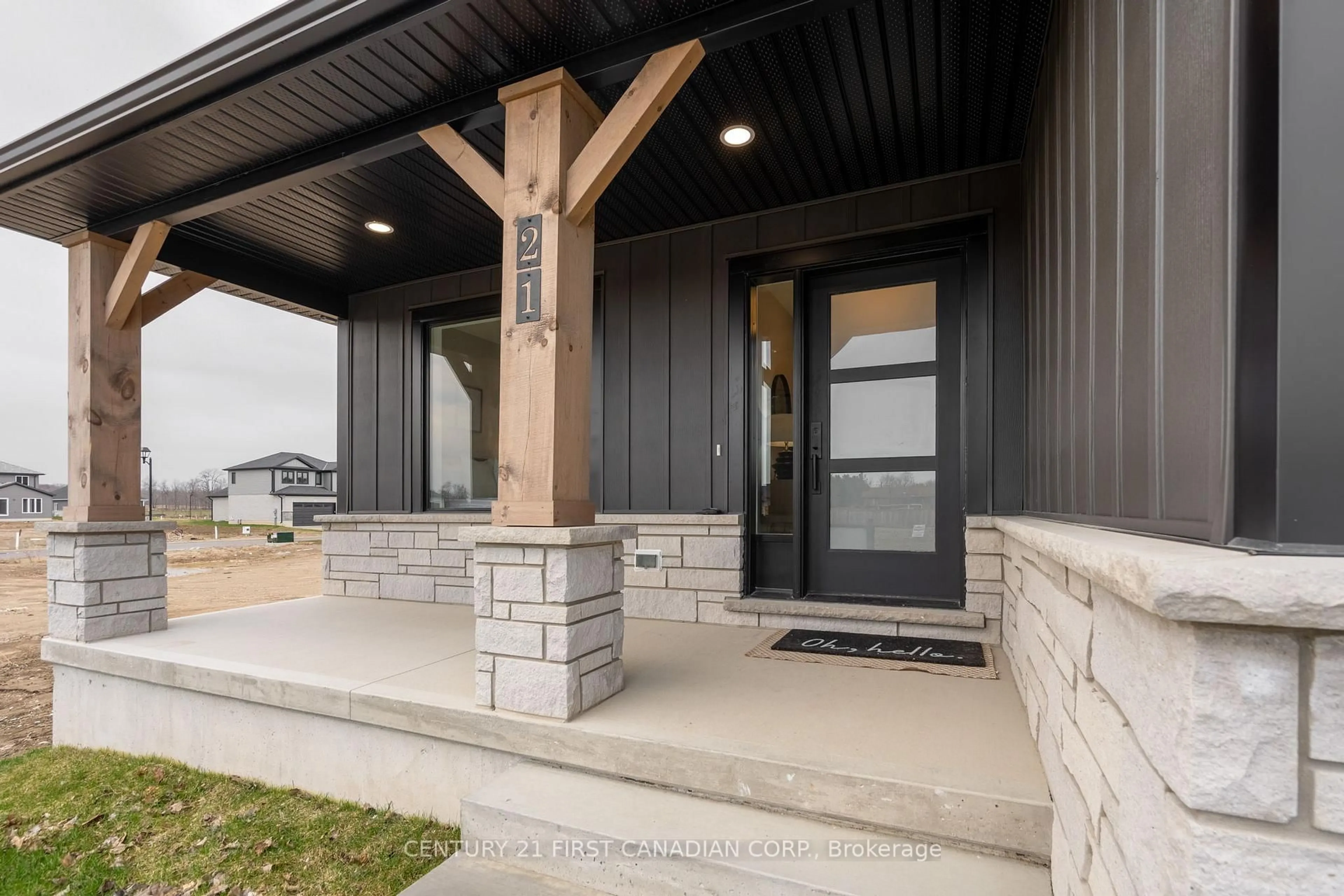 Indoor entryway for 21 HAMILTON St, North Middlesex Ontario N0M 1A0