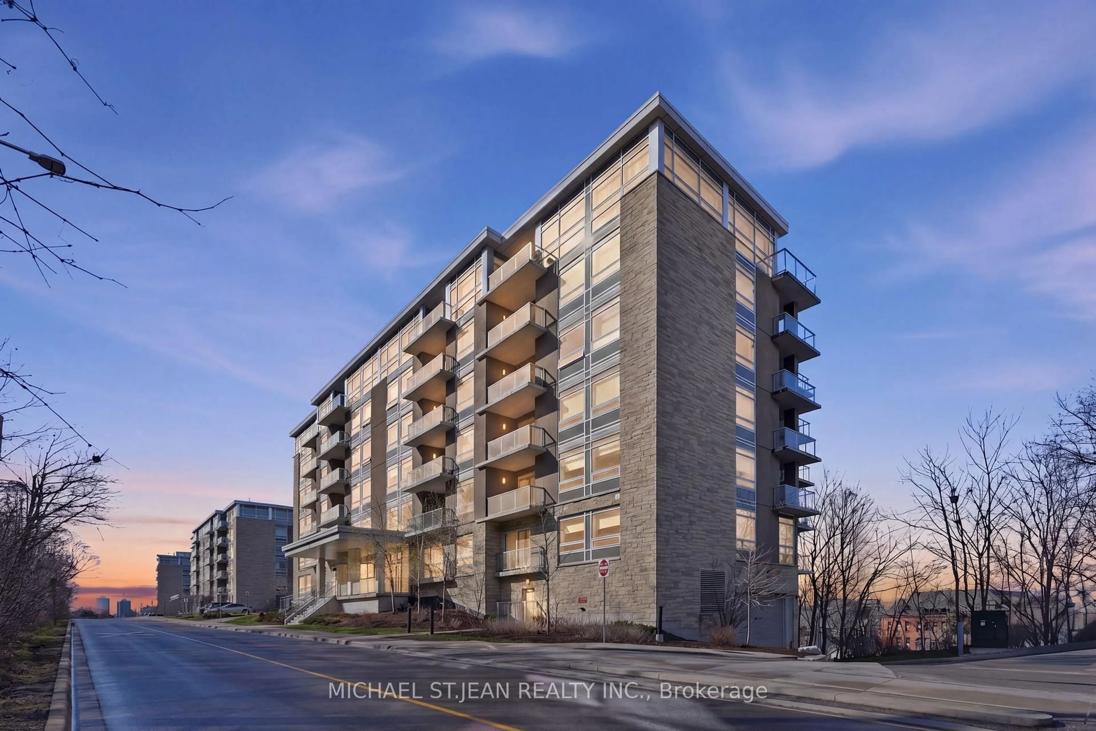 A pic from outside/outdoor area/front of a property/back of a property/a pic from drone, building for 479 Charlton Ave #306, Hamilton Ontario L8N 0B4