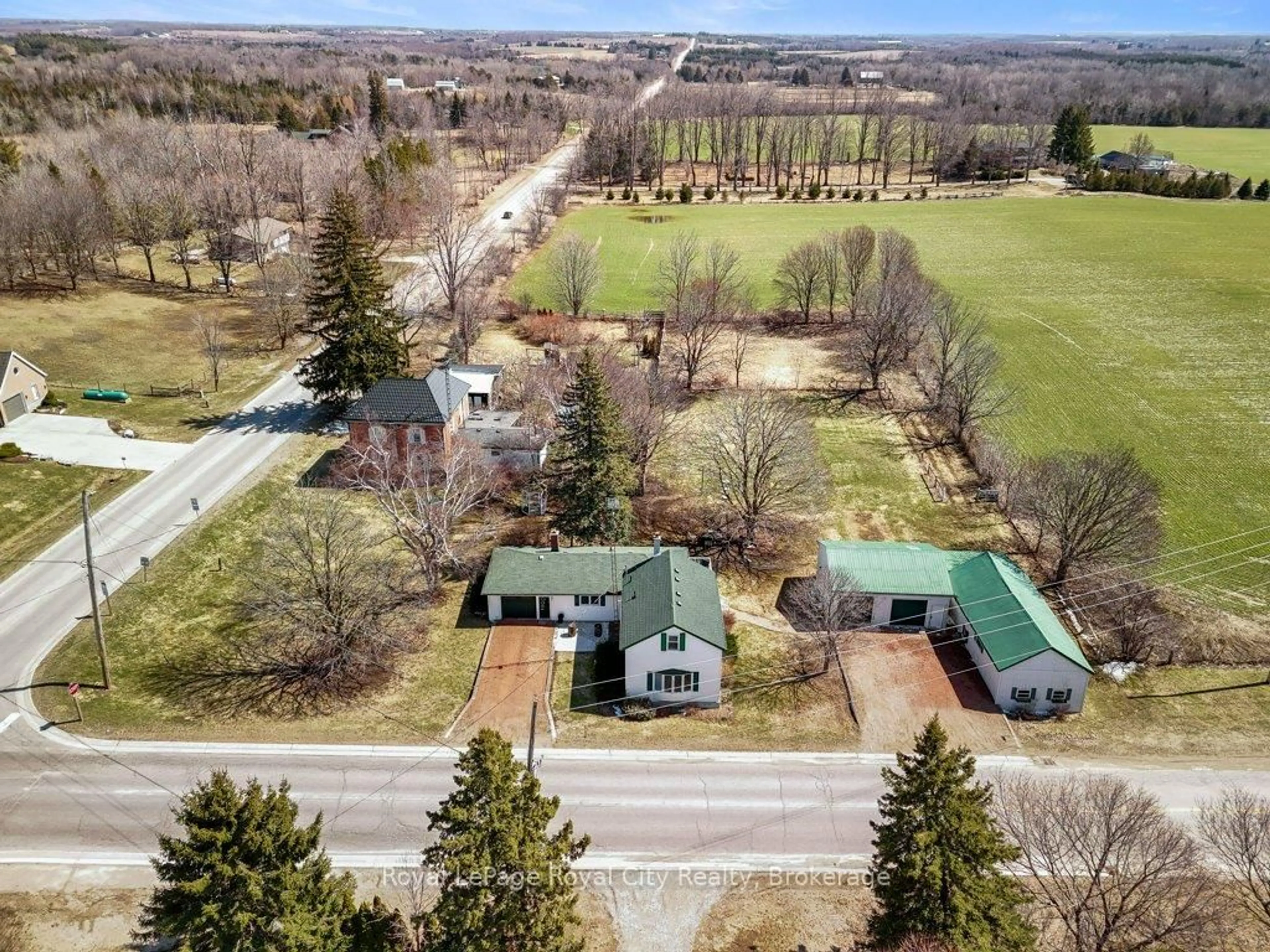 A pic from outside/outdoor area/front of a property/back of a property/a pic from drone, street for 8397 Wellington 22 Rd, Guelph/Eramosa Ontario N0B 2K0