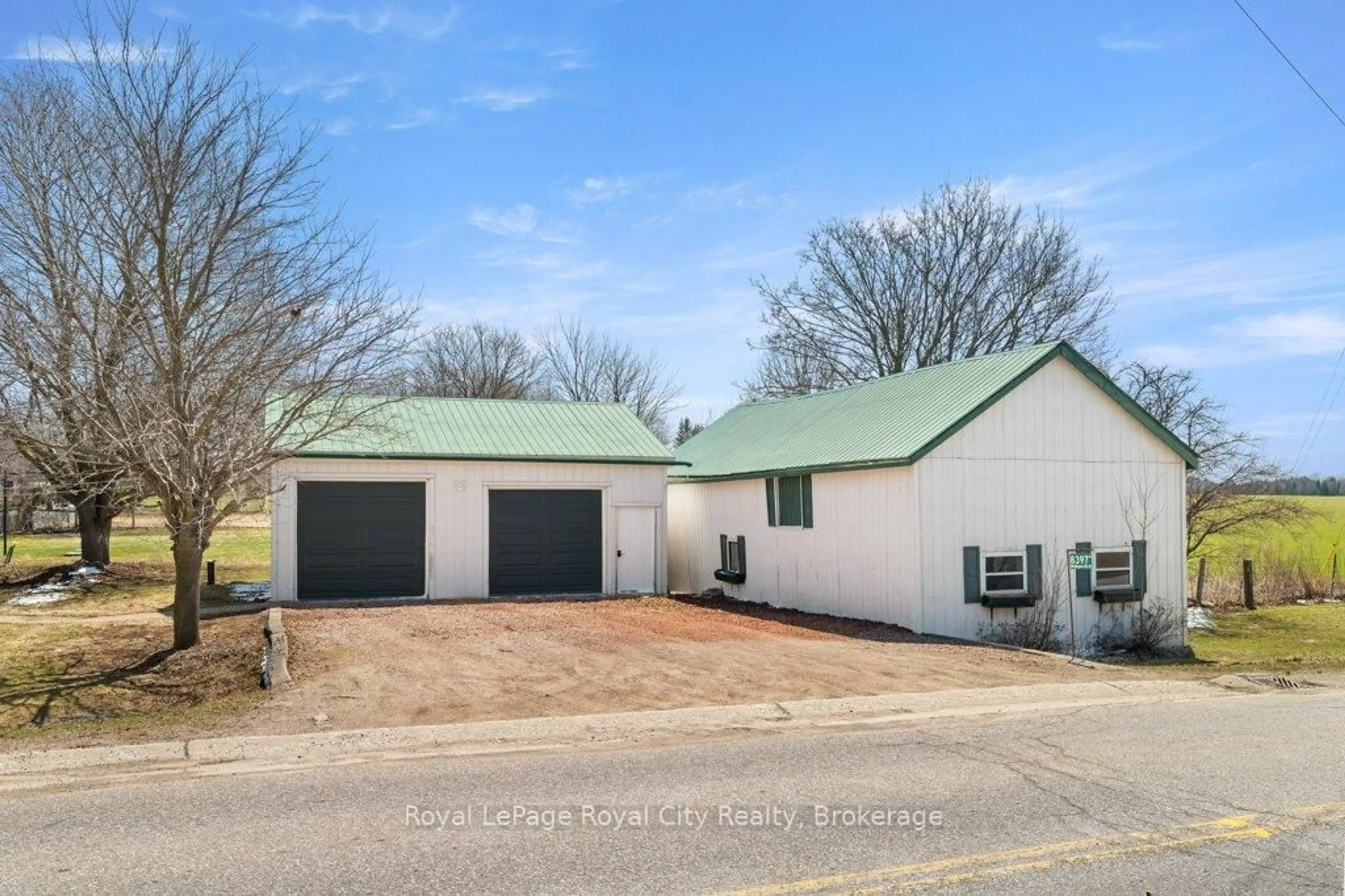 A pic from outside/outdoor area/front of a property/back of a property/a pic from drone, street for 8397 Wellington 22 Rd, Guelph/Eramosa Ontario N0B 2K0