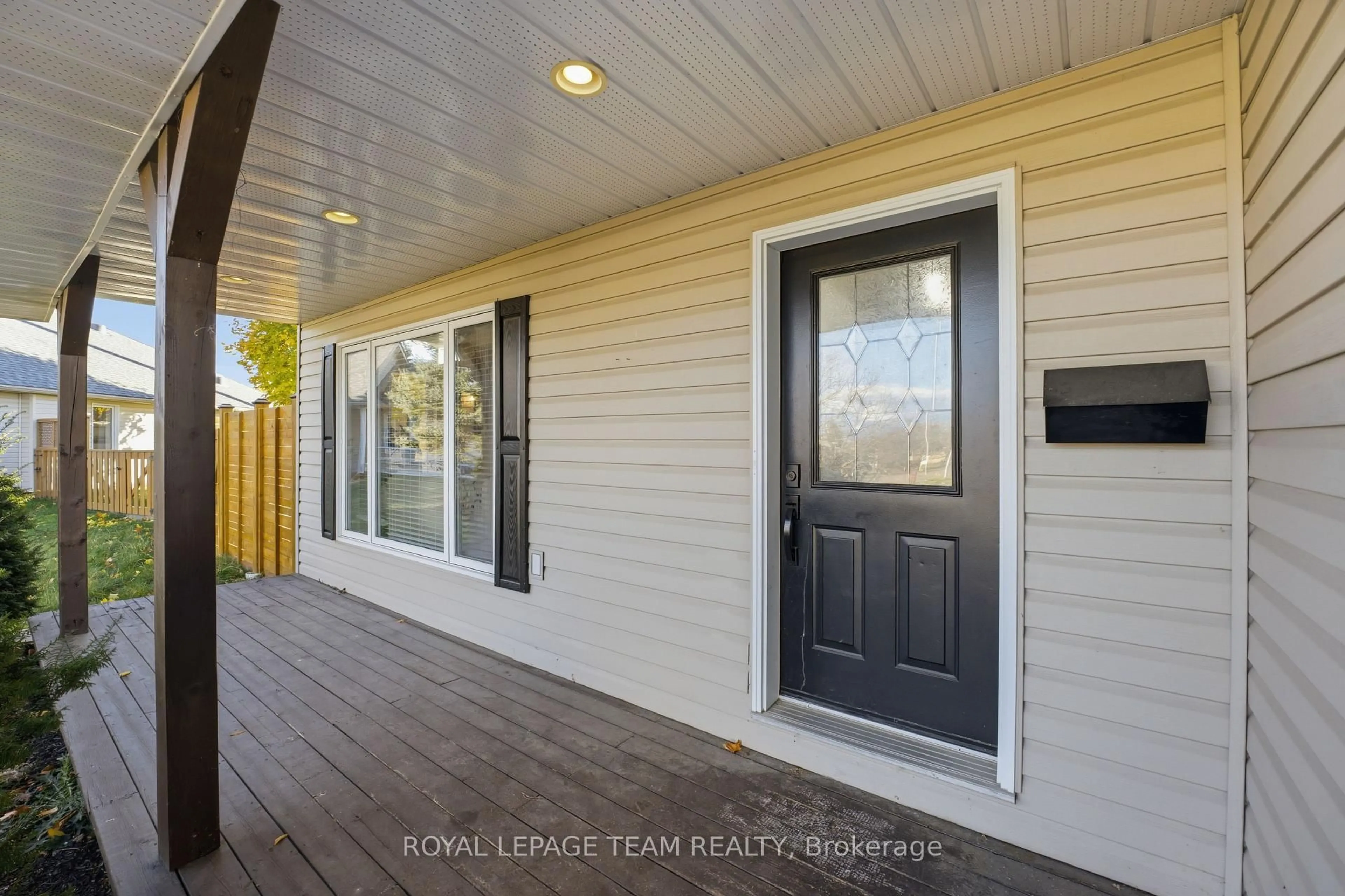 Indoor entryway for 116 Mclachlin St, Arnprior Ontario K7S 3Y5