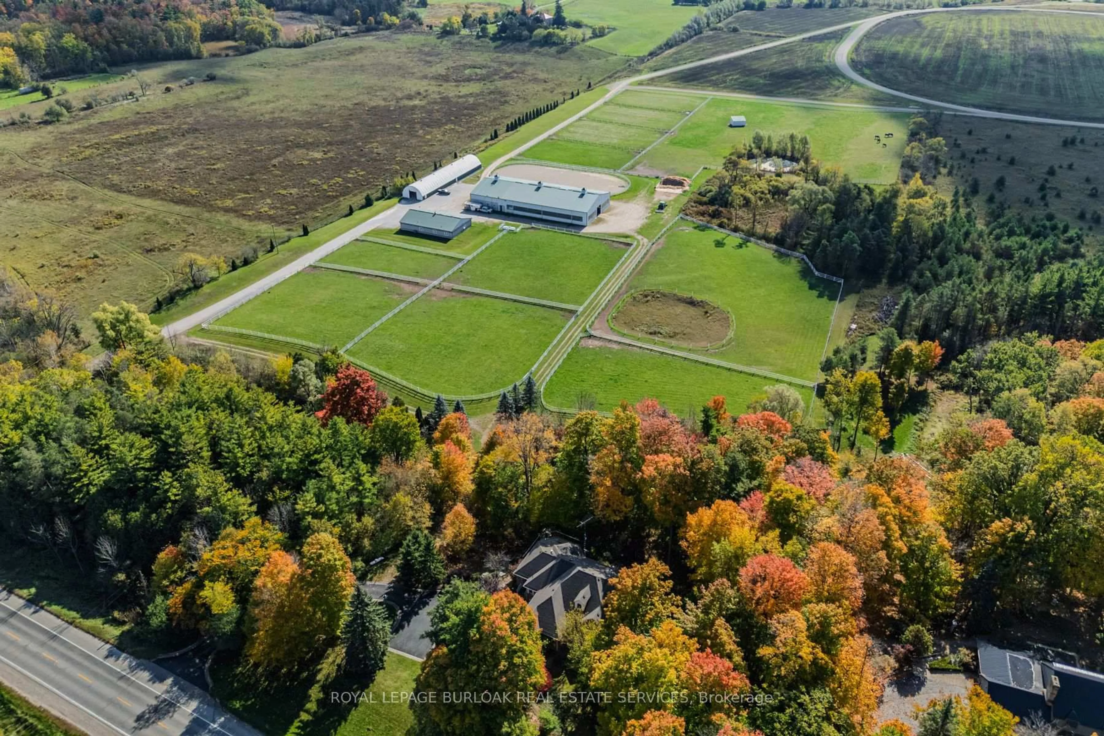 A pic from outside/outdoor area/front of a property/back of a property/a pic from drone, mountain view for 6711 Wellington Road 34, Puslinch Ontario N0B 2J0