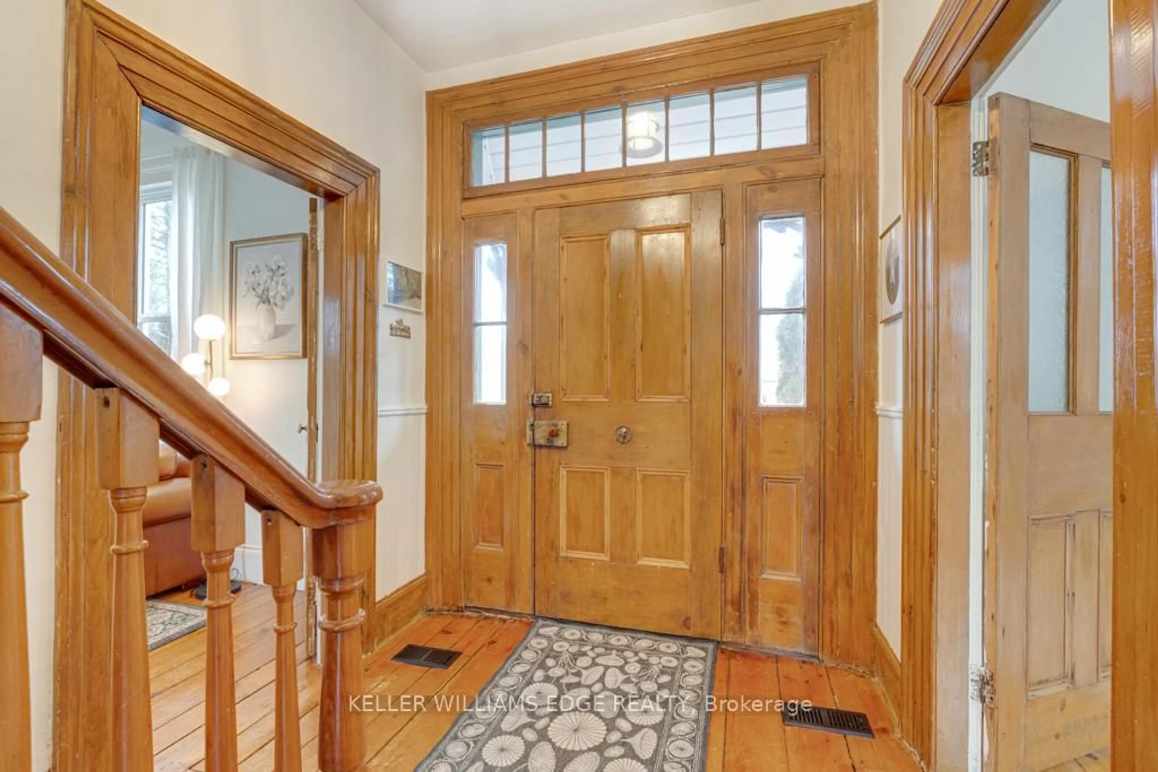 Indoor entryway for 10 Badenoch St, Puslinch Ontario N0B 2C0