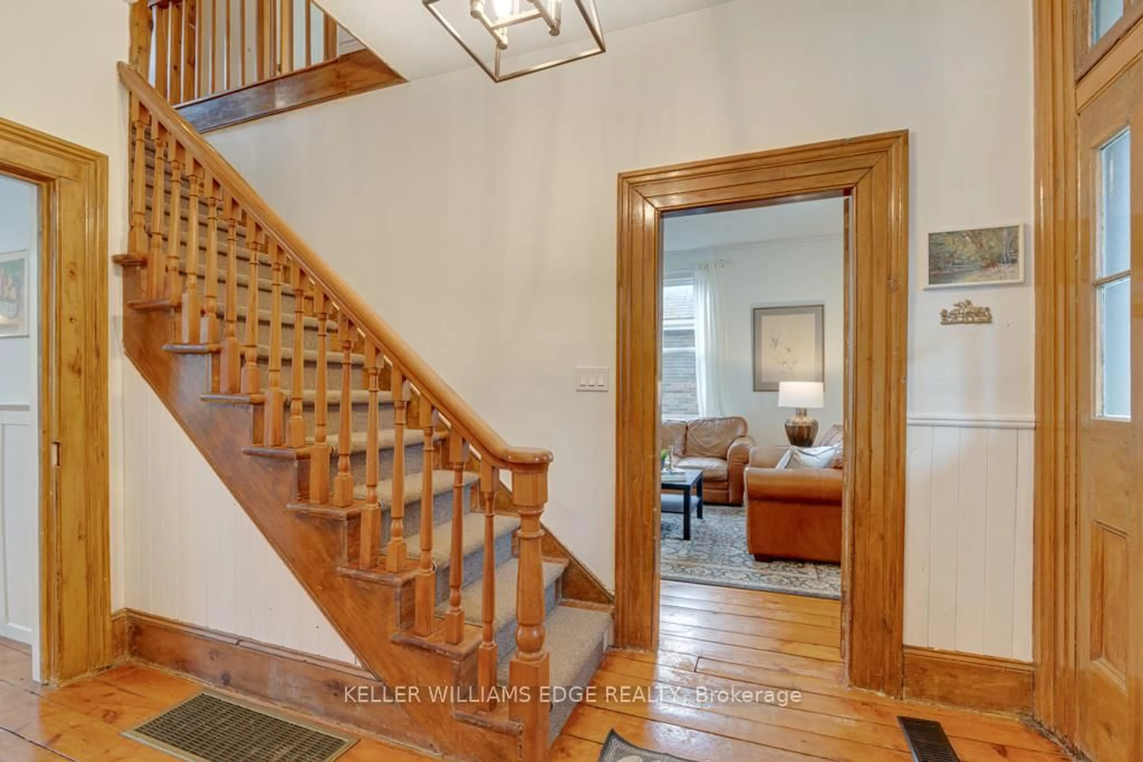 Indoor entryway for 10 Badenoch St, Puslinch Ontario N0B 2C0