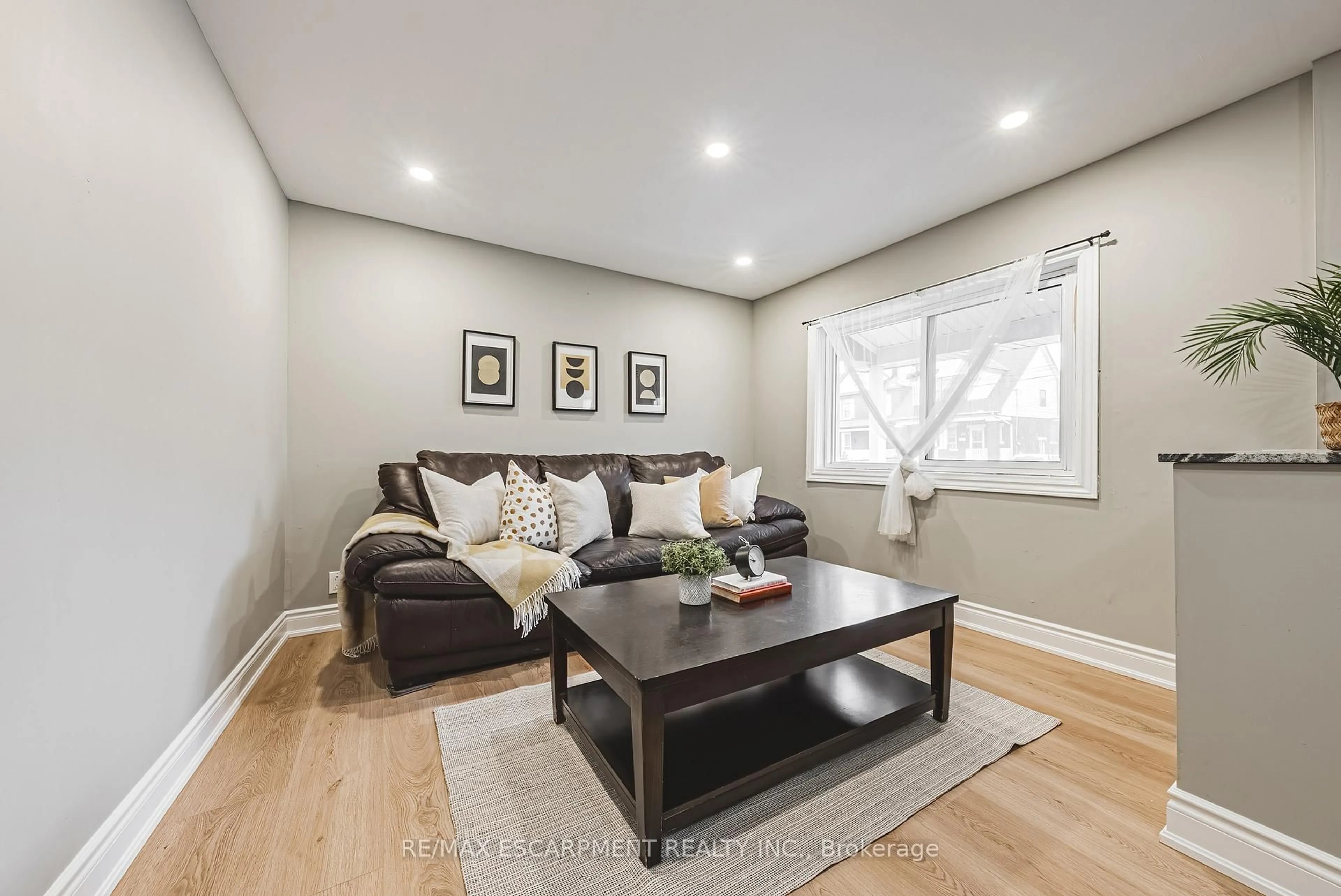Living room with furniture, wood/laminate floor for 24 Rowanwood St, Hamilton Ontario L8L 7H3