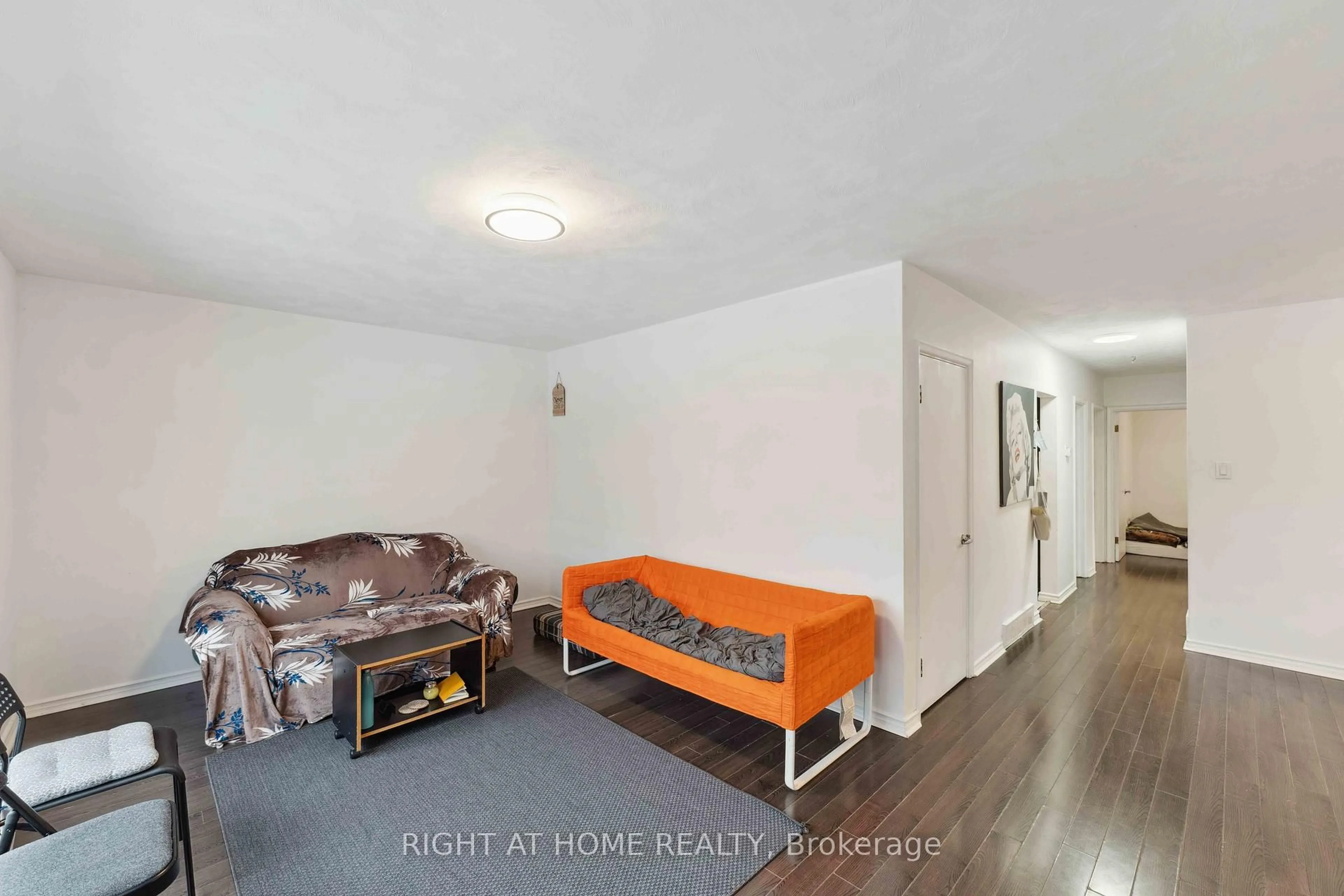 A pic of a room for 1274 Cobden Rd, Ottawa Ontario K2C 3A2