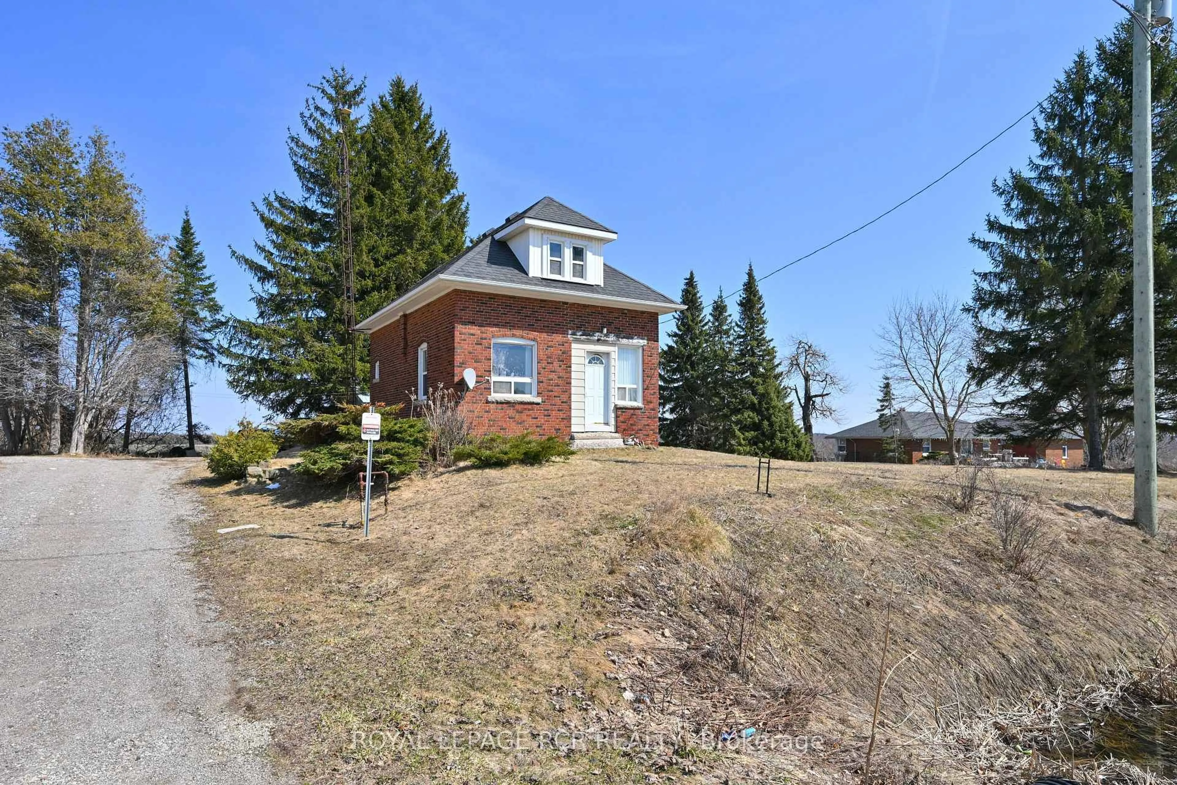 A pic from outside/outdoor area/front of a property/back of a property/a pic from drone, street for 634289 HWY 10, Mono Ontario L9W 5P4