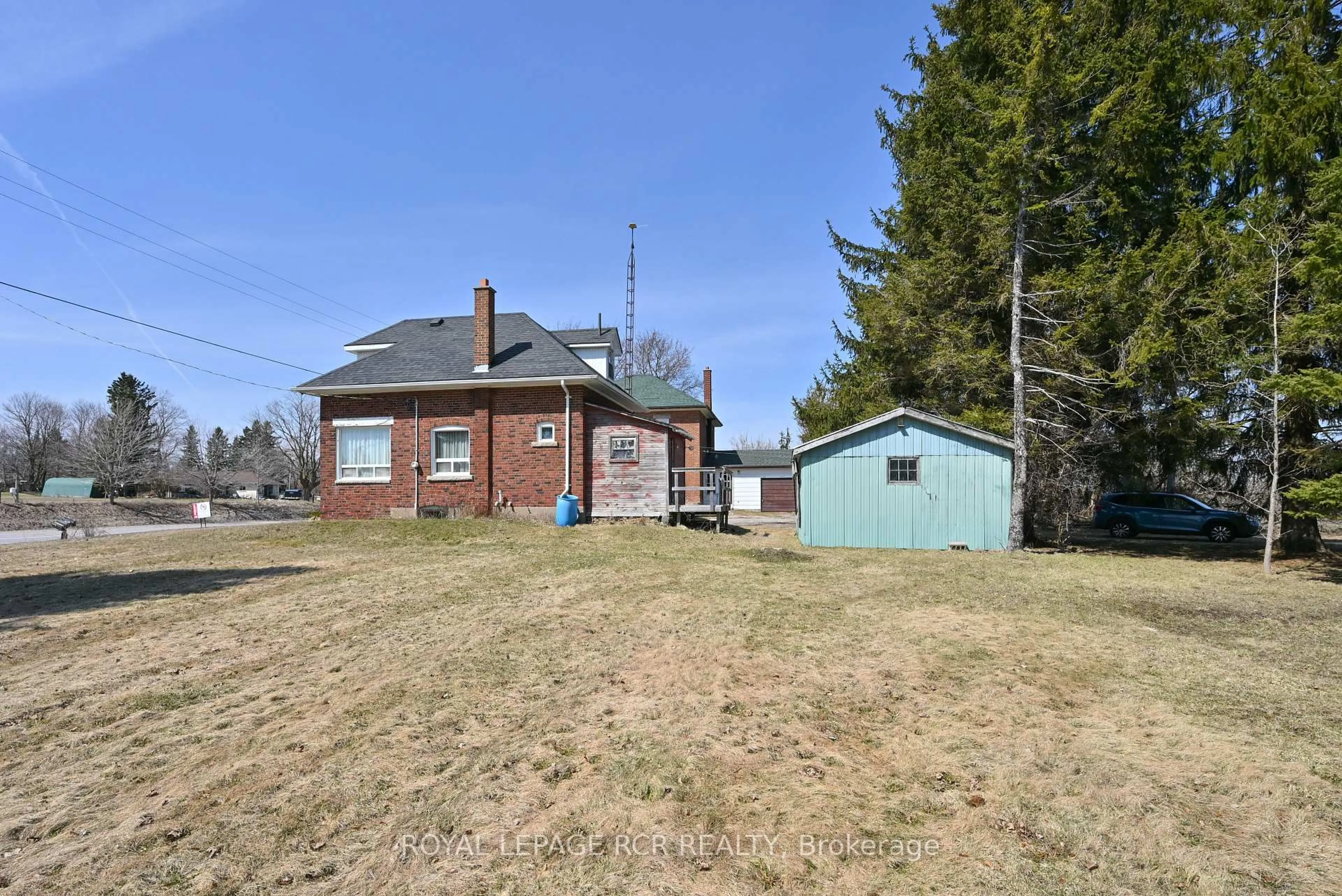 A pic from outside/outdoor area/front of a property/back of a property/a pic from drone, street for 634289 HWY 10, Mono Ontario L9W 5P4