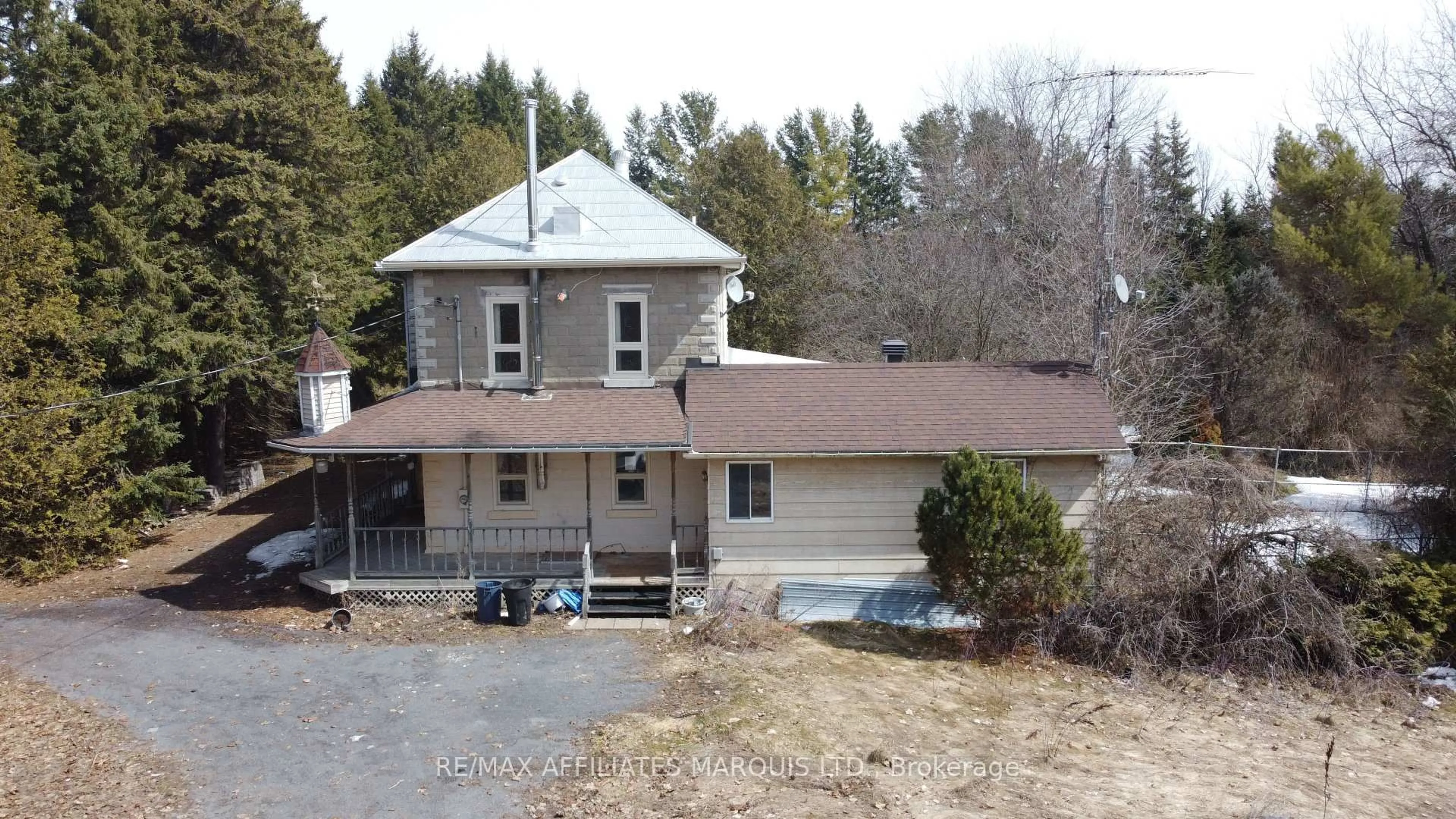 A pic from outside/outdoor area/front of a property/back of a property/a pic from drone, unknown for 17002 Norman Dr, North Stormont Ontario K0C 1W0