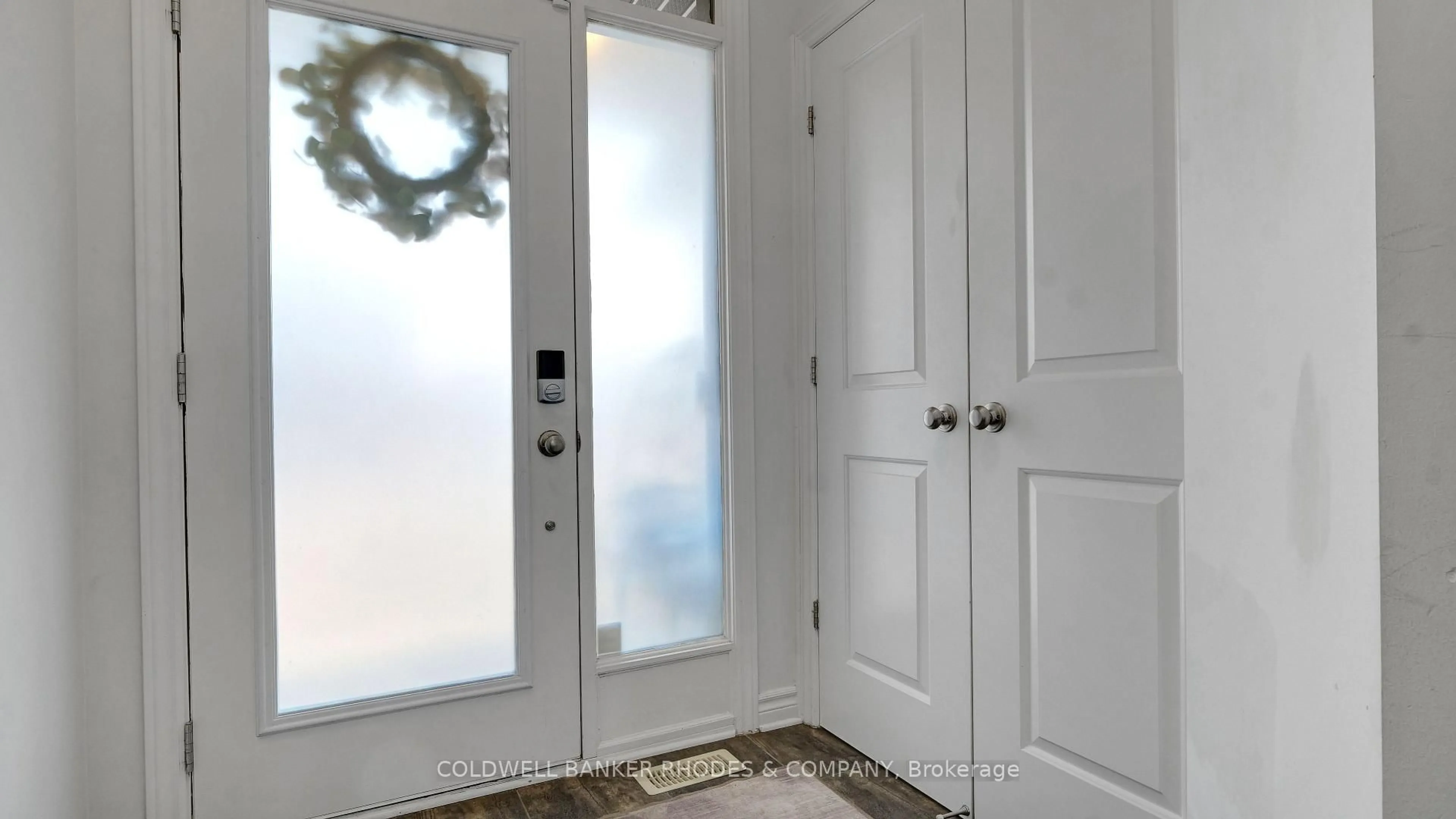 Indoor entryway for 862 Chipping Circ, Ottawa Ontario K4M 0E7