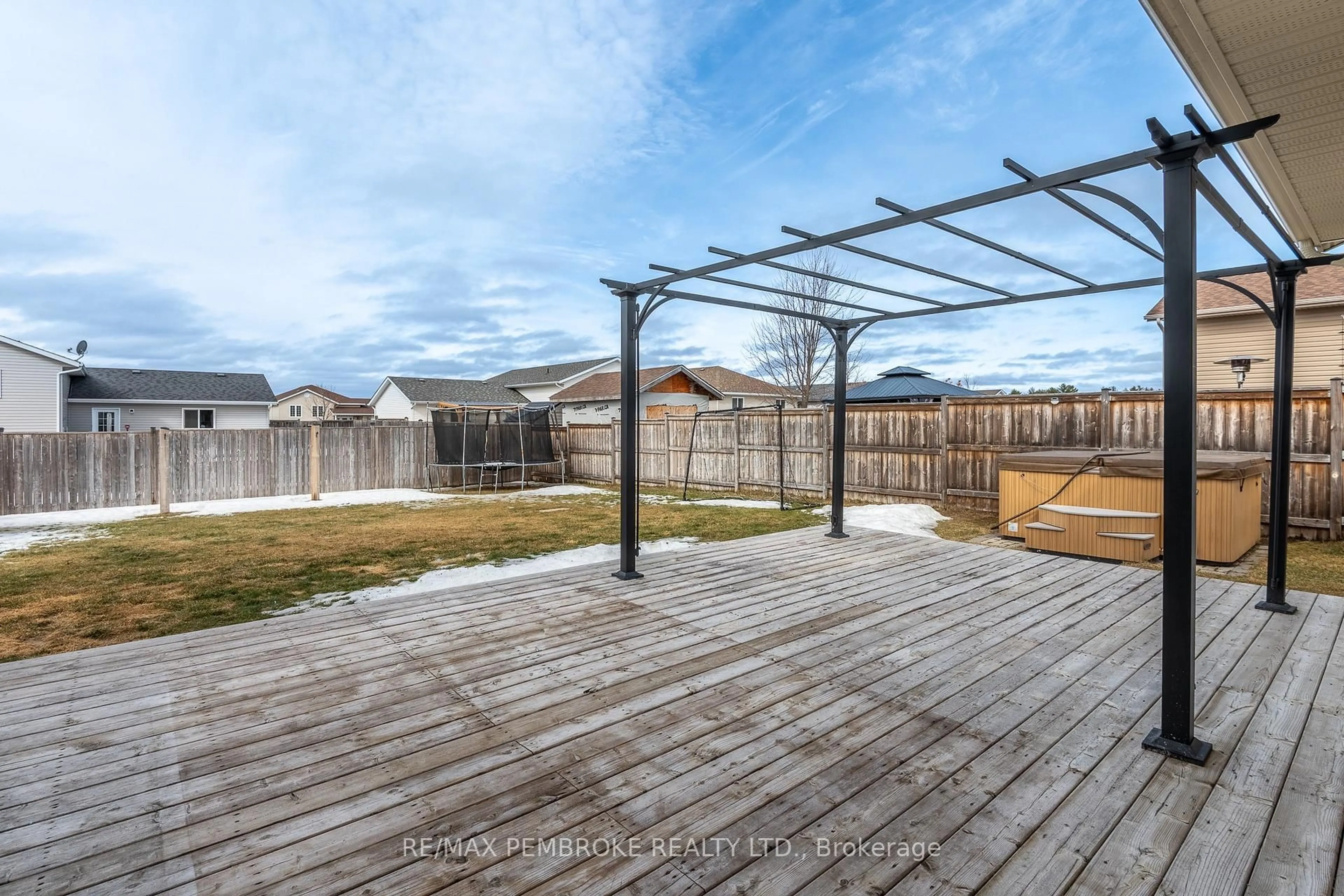 Patio, street for 10 Newport Dr, Petawawa Ontario K8H 0E1