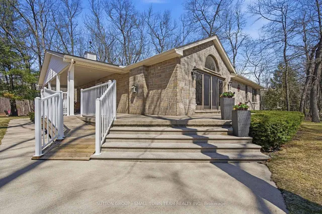 8816 Timberwood Tr, Lambton Shores 4