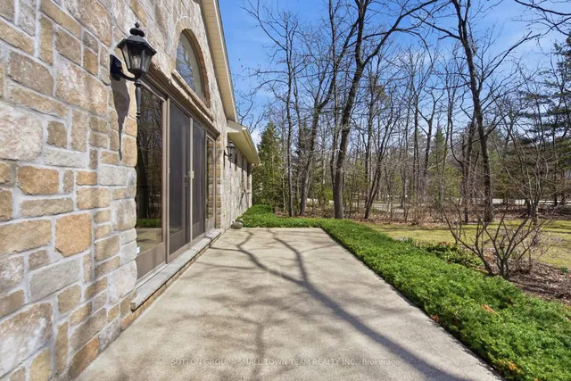 8816 Timberwood Tr, Lambton Shores 5