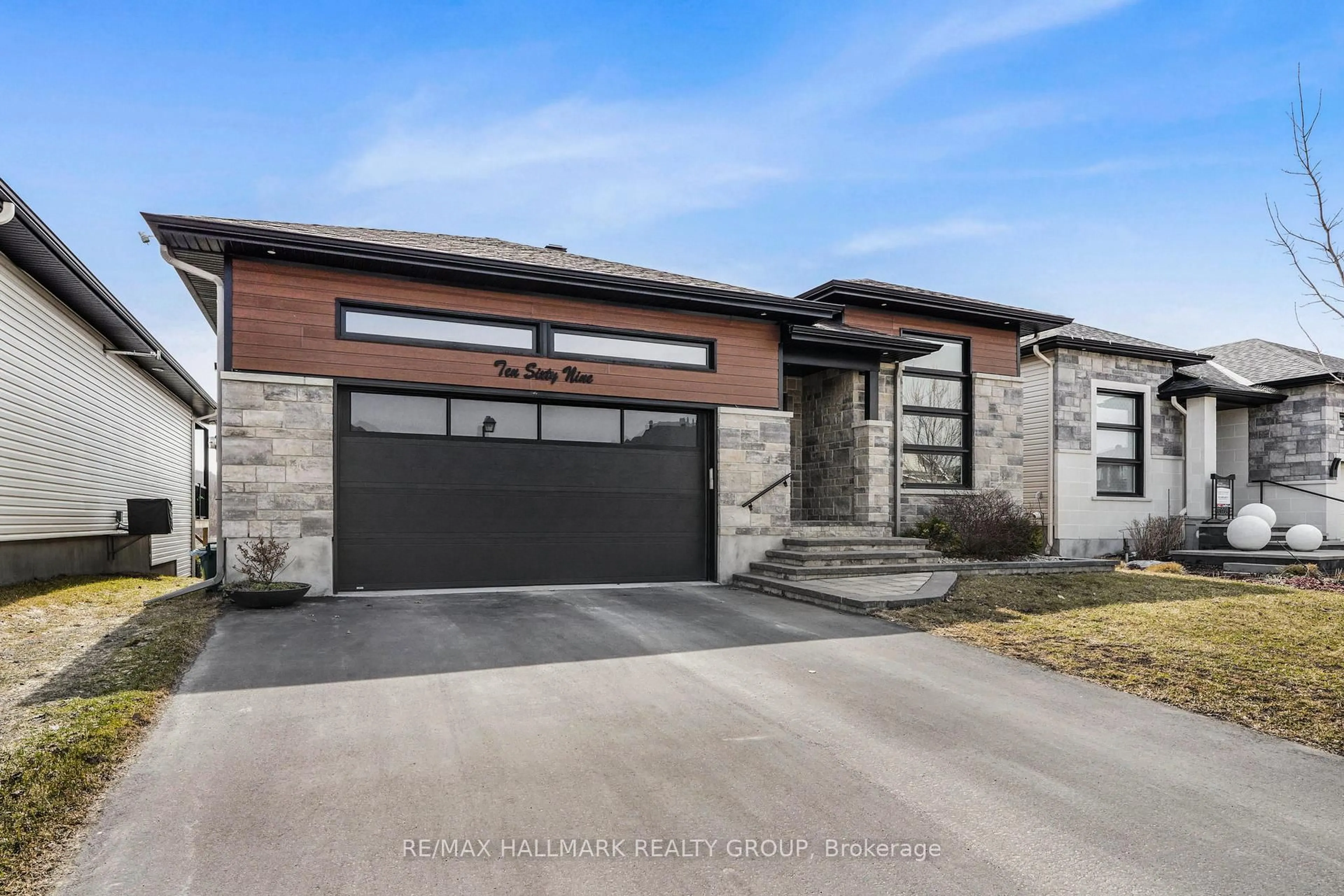 Home with brick exterior material, street for 1069 Diamond St, Clarence-Rockland Ontario K4K 1P6