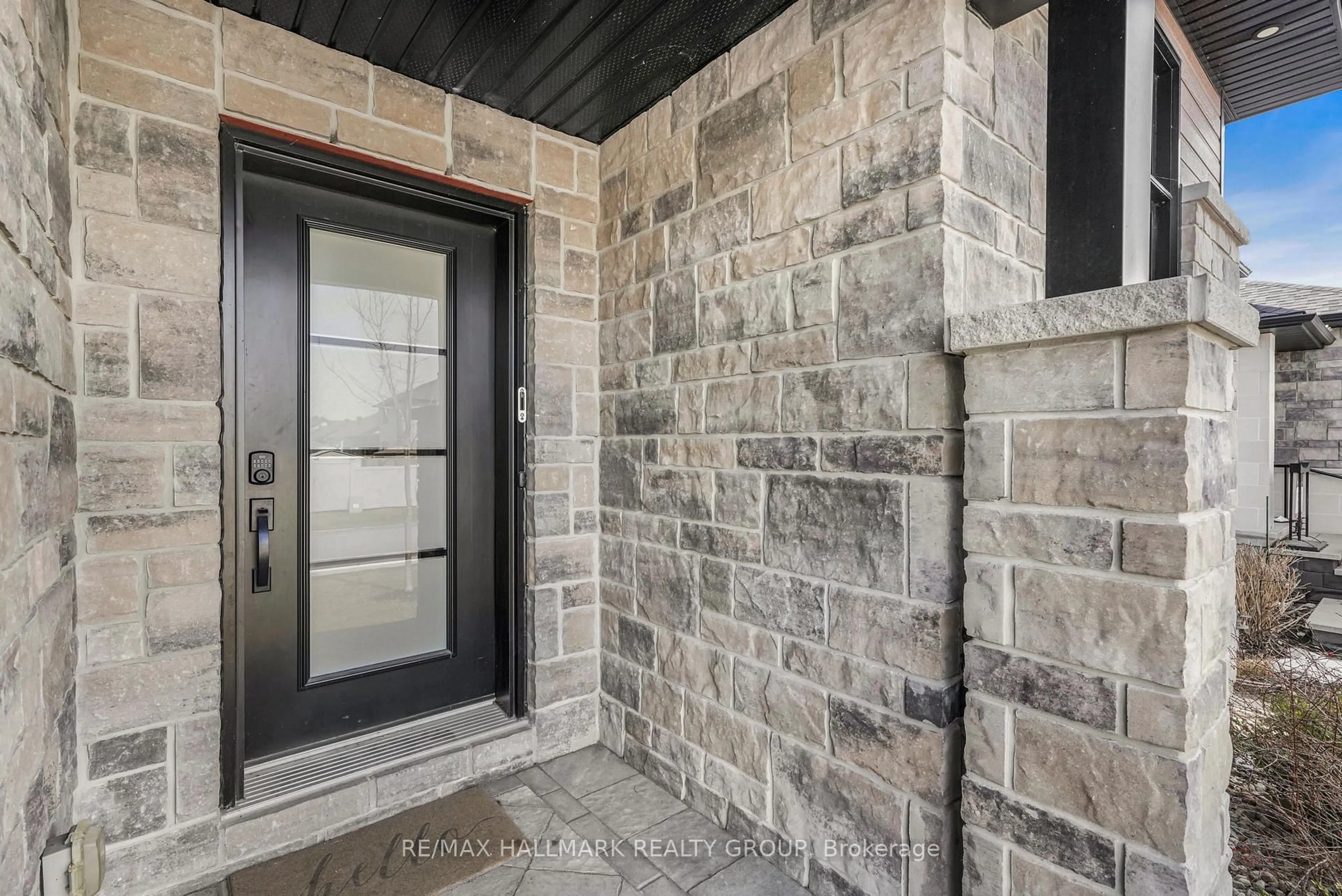 Indoor entryway for 1069 Diamond St, Clarence-Rockland Ontario K4K 1P6