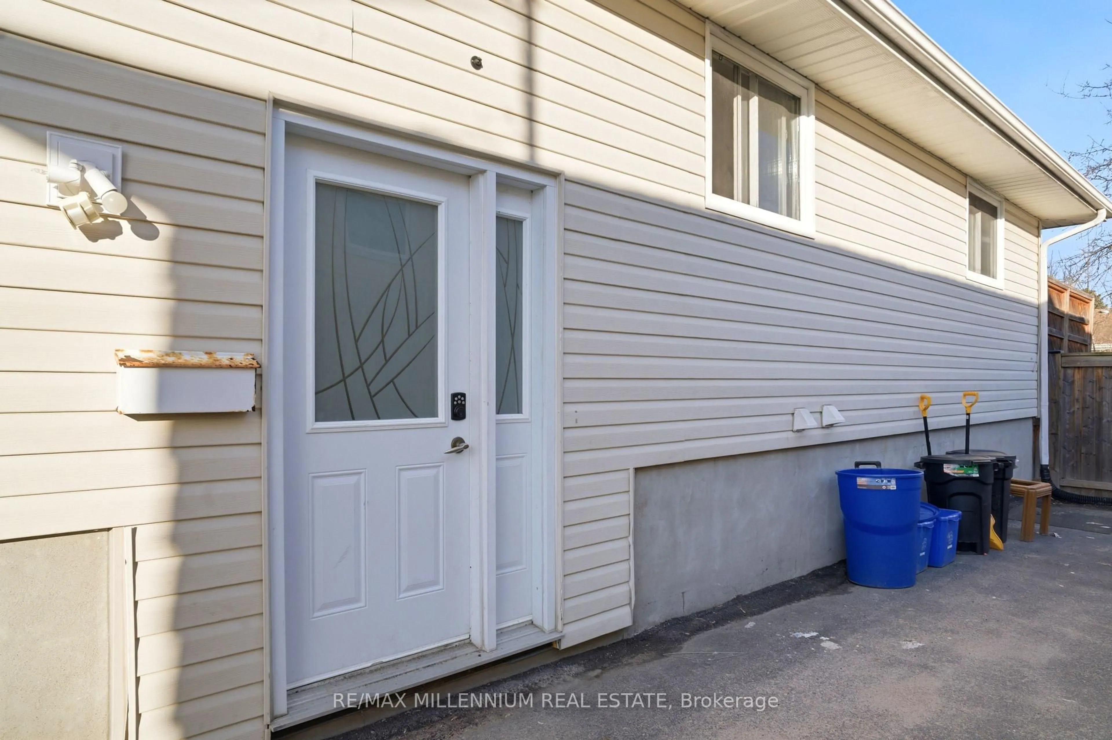 Unknown for 8 PLUMTREE Pl, North Bay Ontario P1A 3Y6