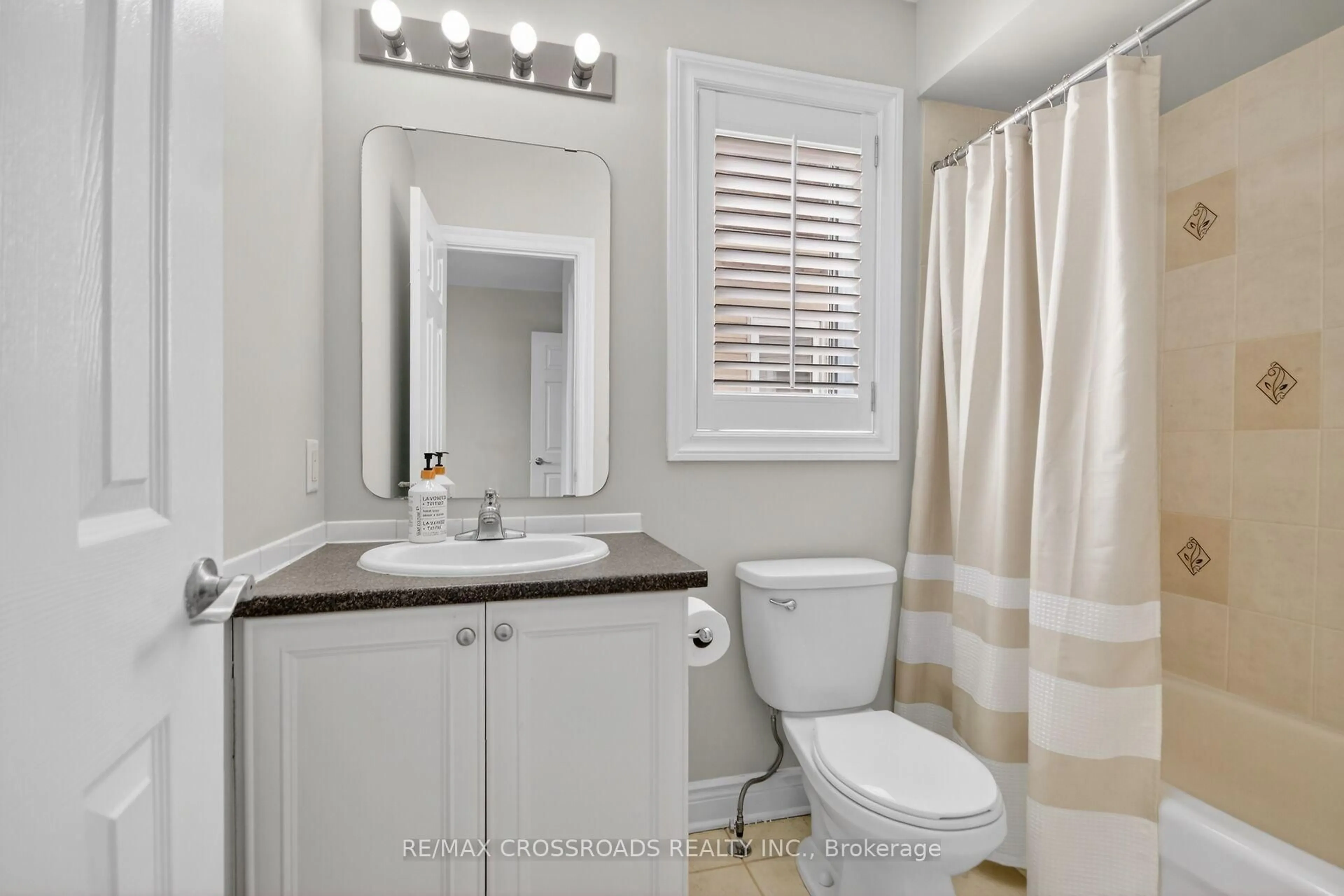 Standard bathroom, ceramic/tile floor for 10 Tierney Dr, Nepean Ontario K2J 4W2