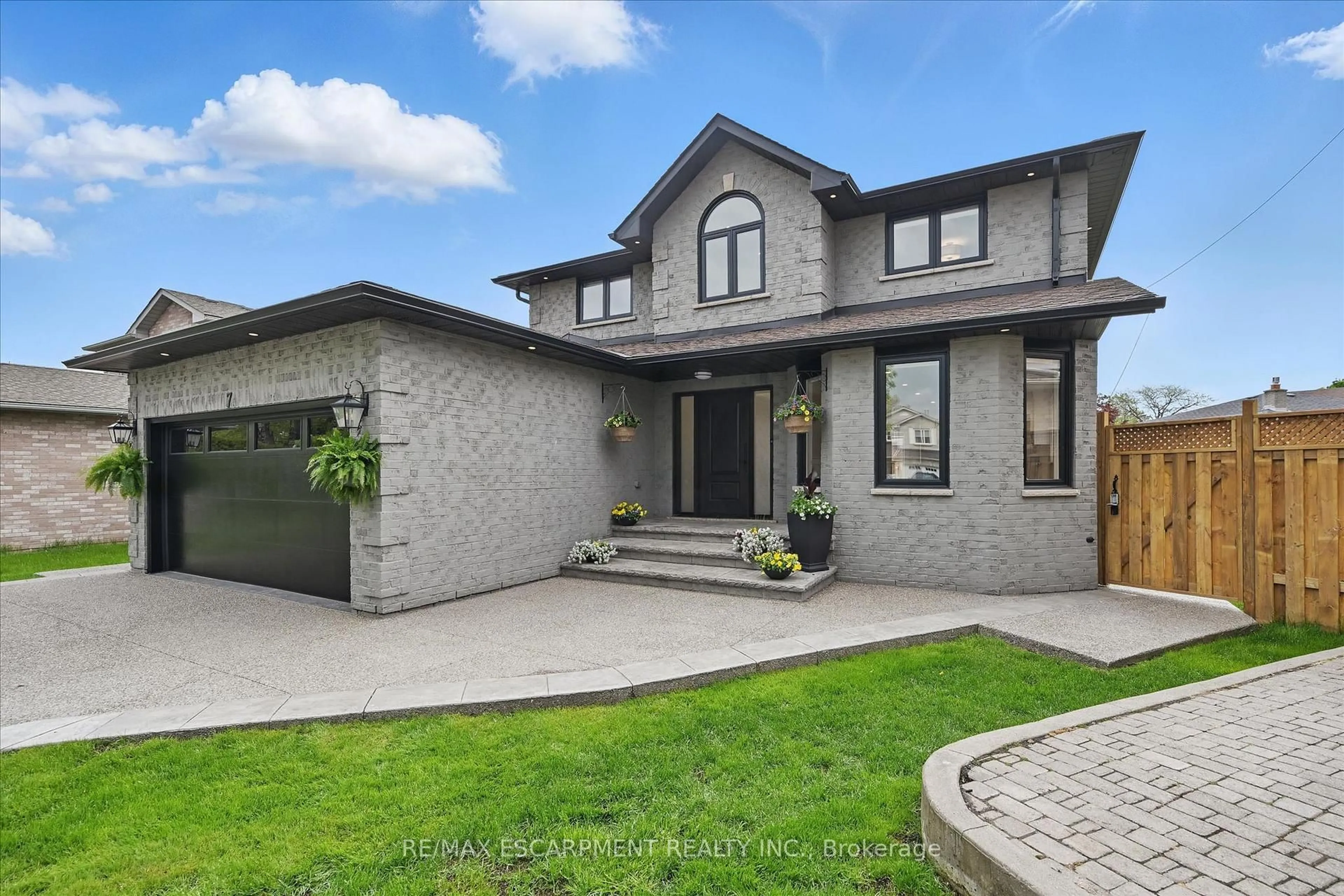 Home with brick exterior material, street for 7 Grandview Ave, Hamilton Ontario L8E 5A5