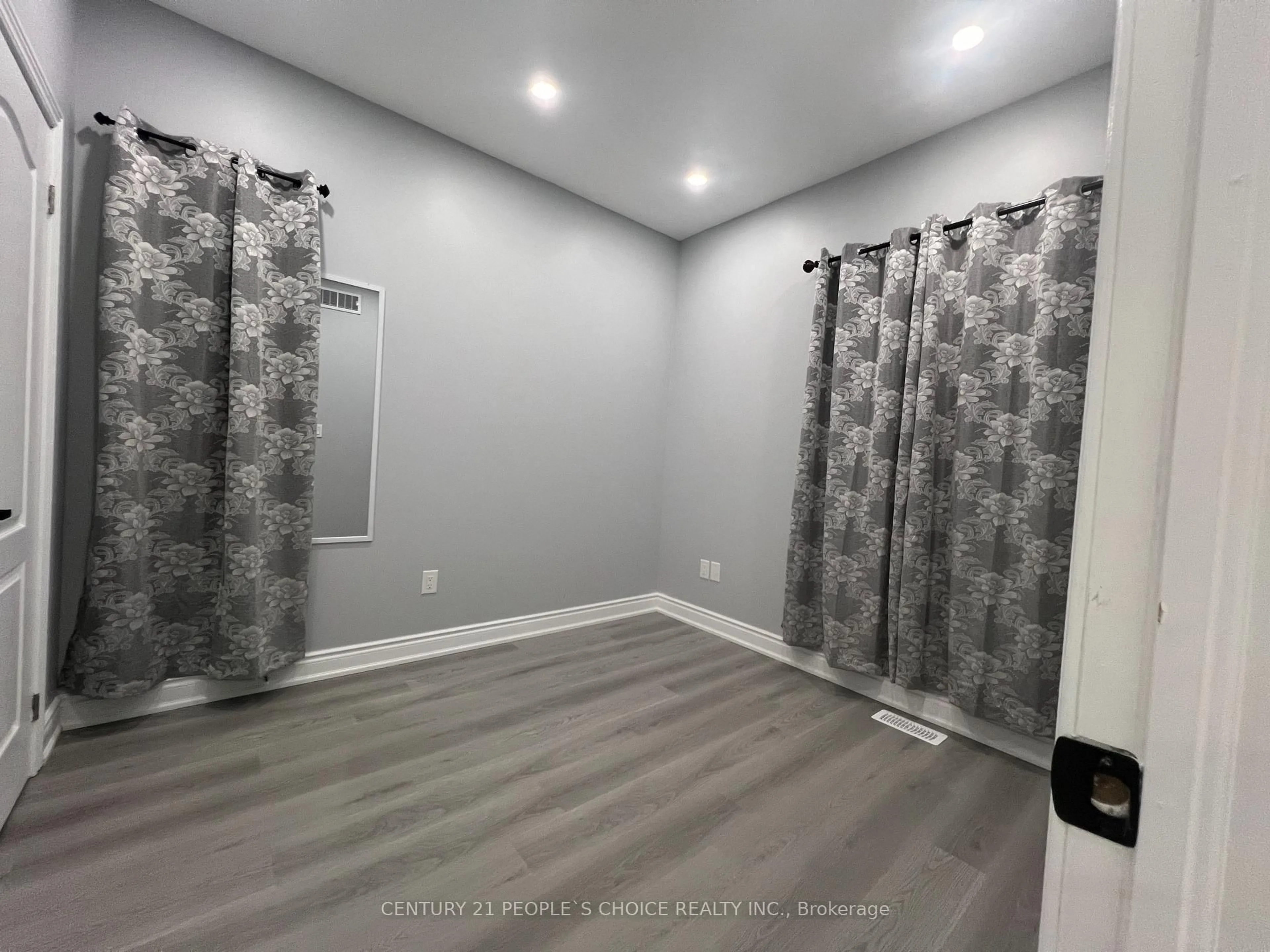 A pic of a room for 5640 Buchanan Ave, Niagara Falls Ontario L2G 3V1