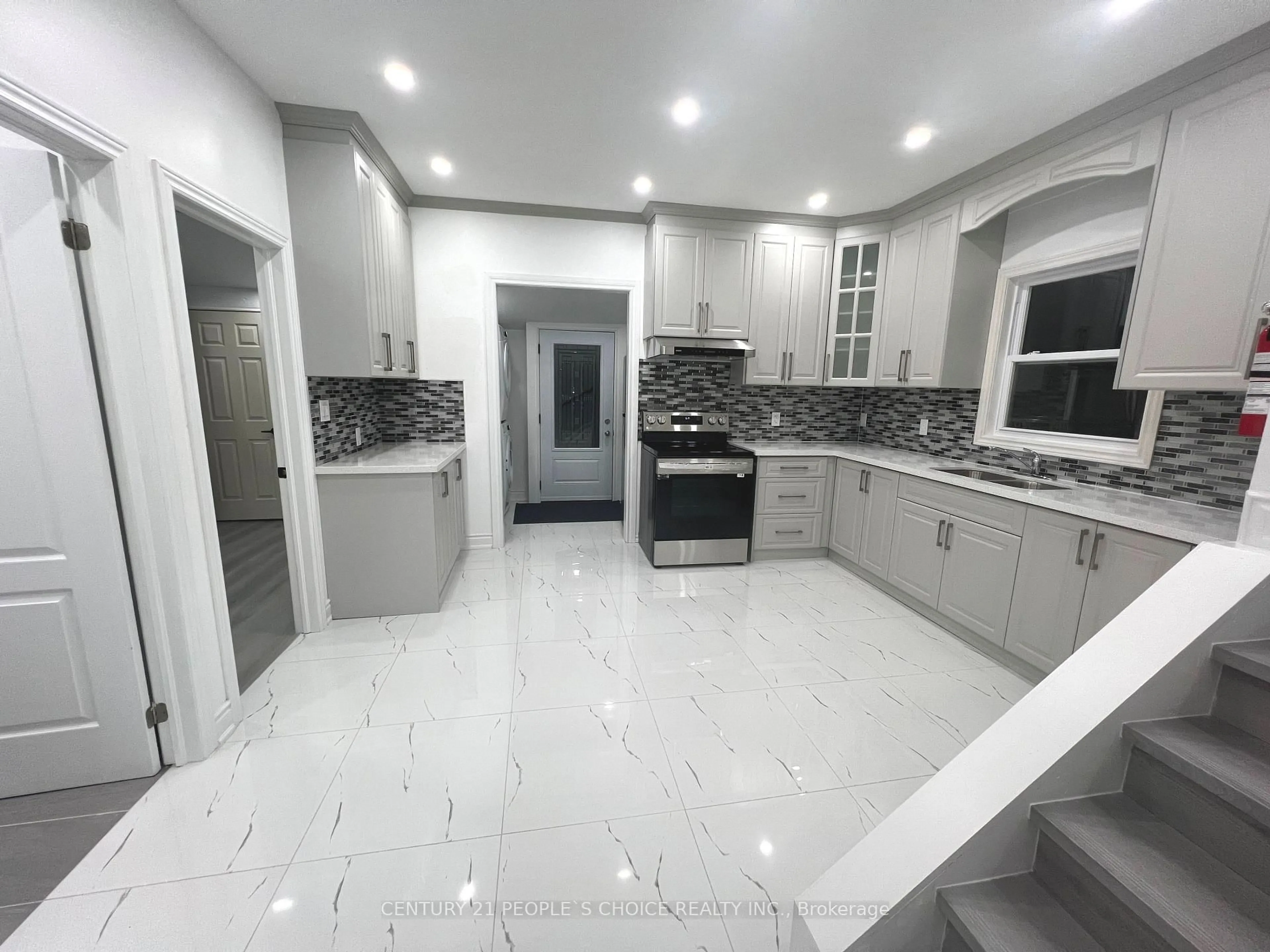 Open concept kitchen, ceramic/tile floor for 5640 Buchanan Ave, Niagara Falls Ontario L2G 3V1