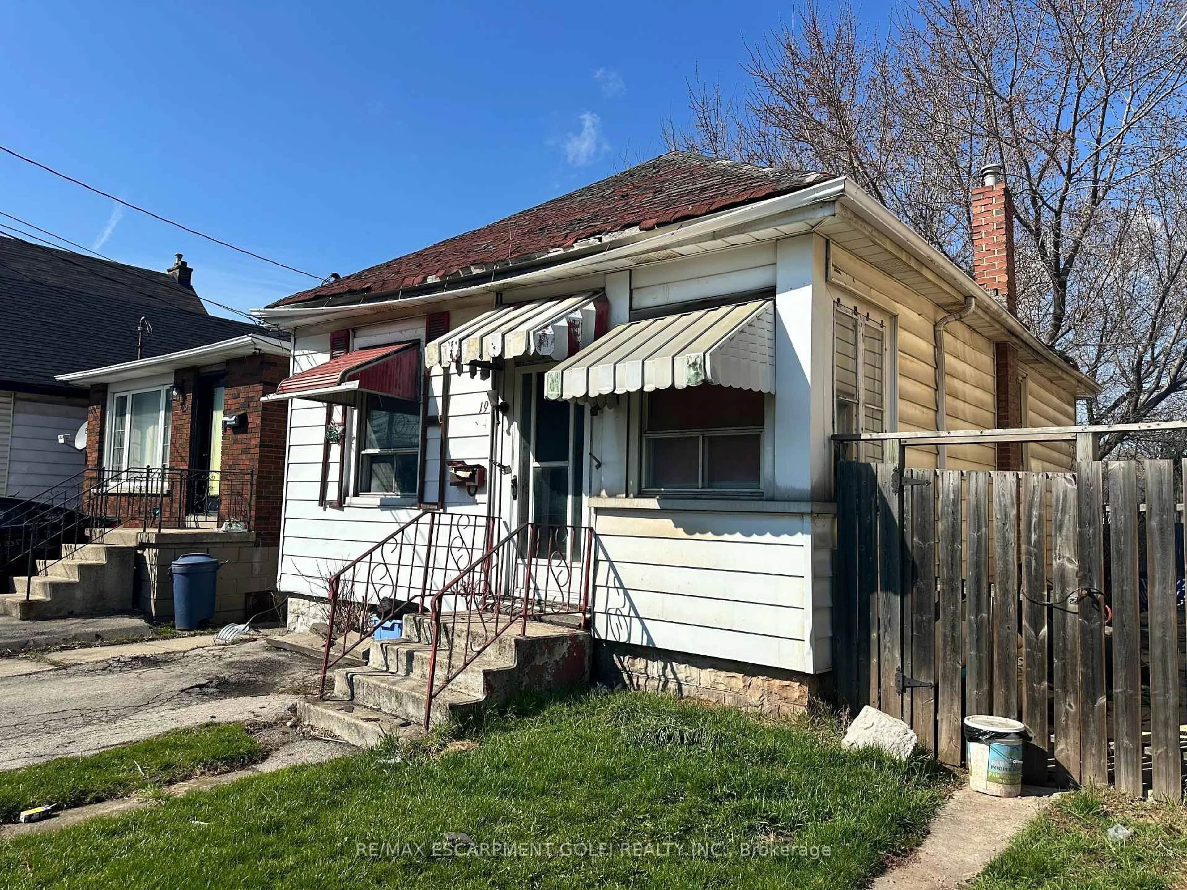 Unknown for 19 Vansitmart Ave, Hamilton Ontario L8H 3A2