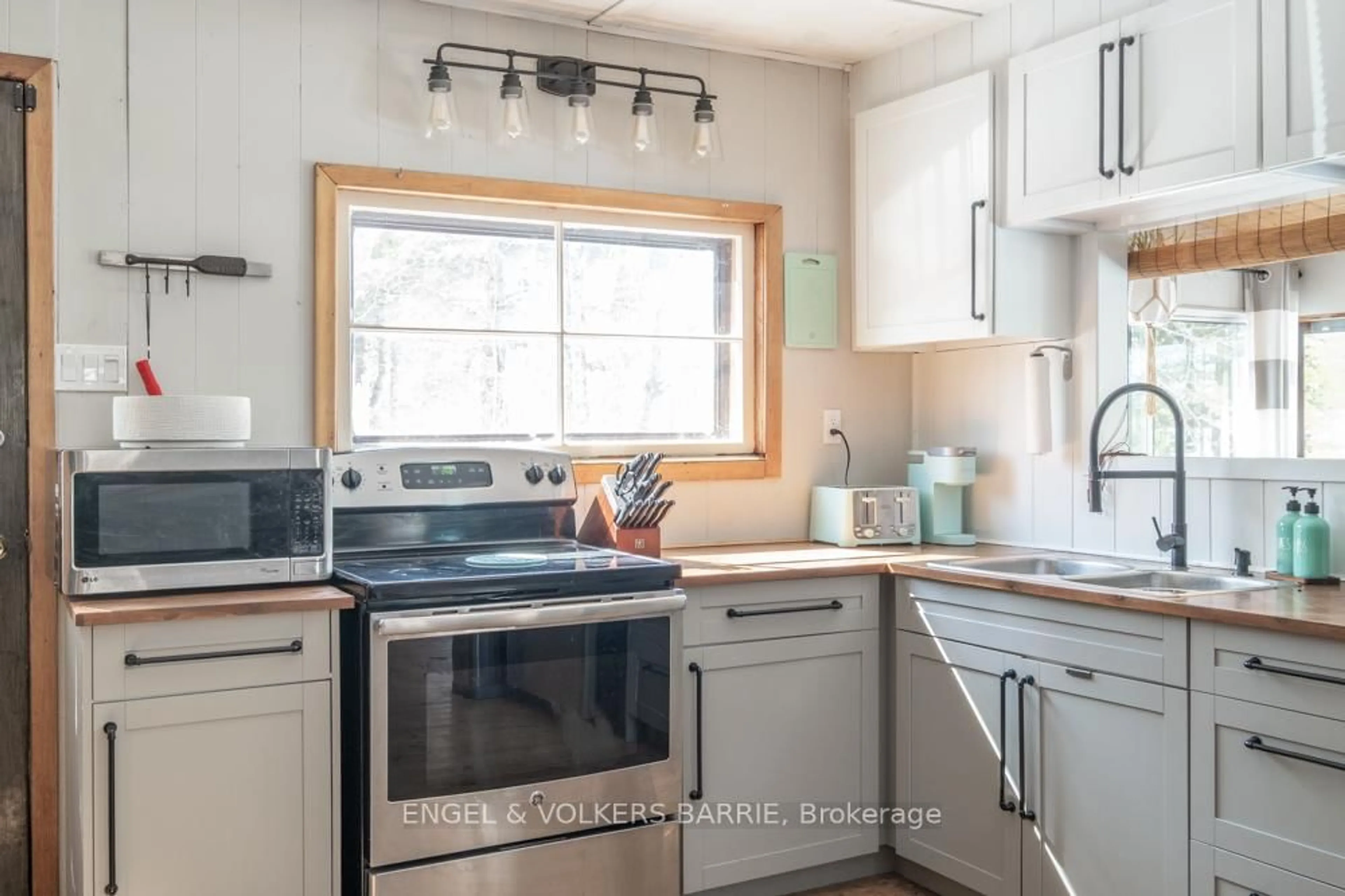 Open concept kitchen, unknown for 43 Gatewood Rd, Kawartha Lakes Ontario K0M 1K0