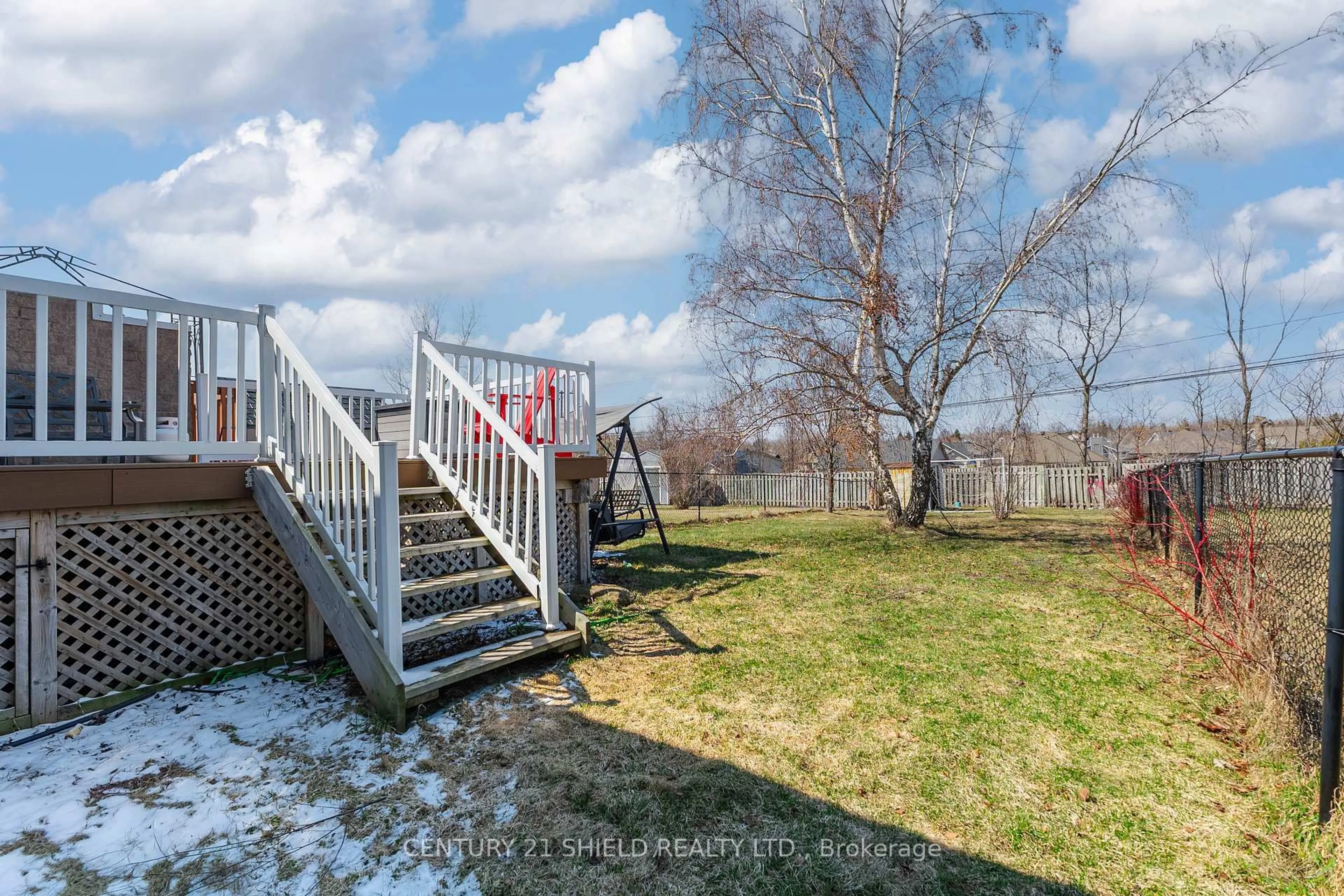 Stairs for 127 Hemlock Cres, Cornwall Ontario K6H 7L7