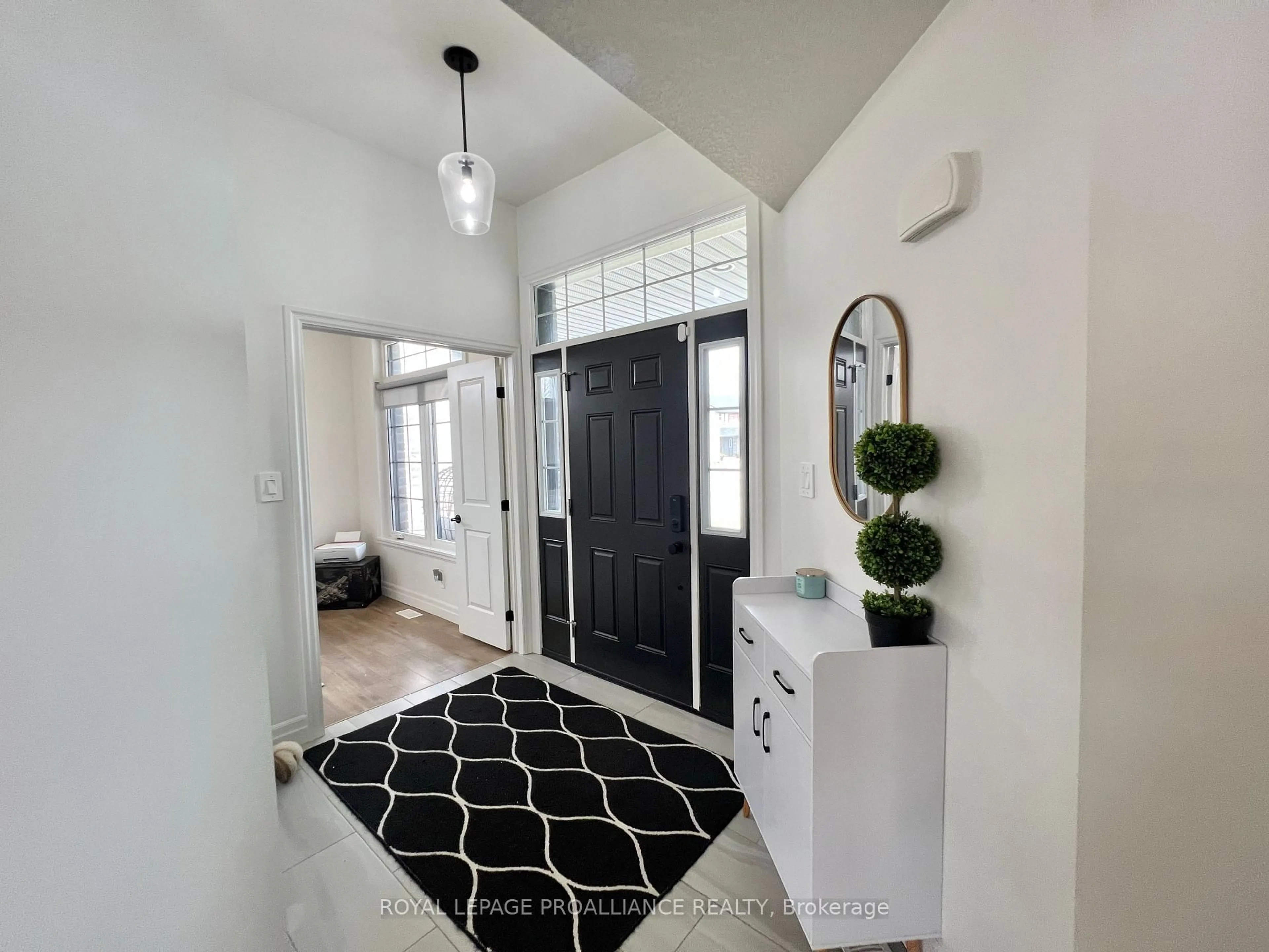 Indoor entryway for 55 Lanark Dr, Belleville Ontario K8N 0G8