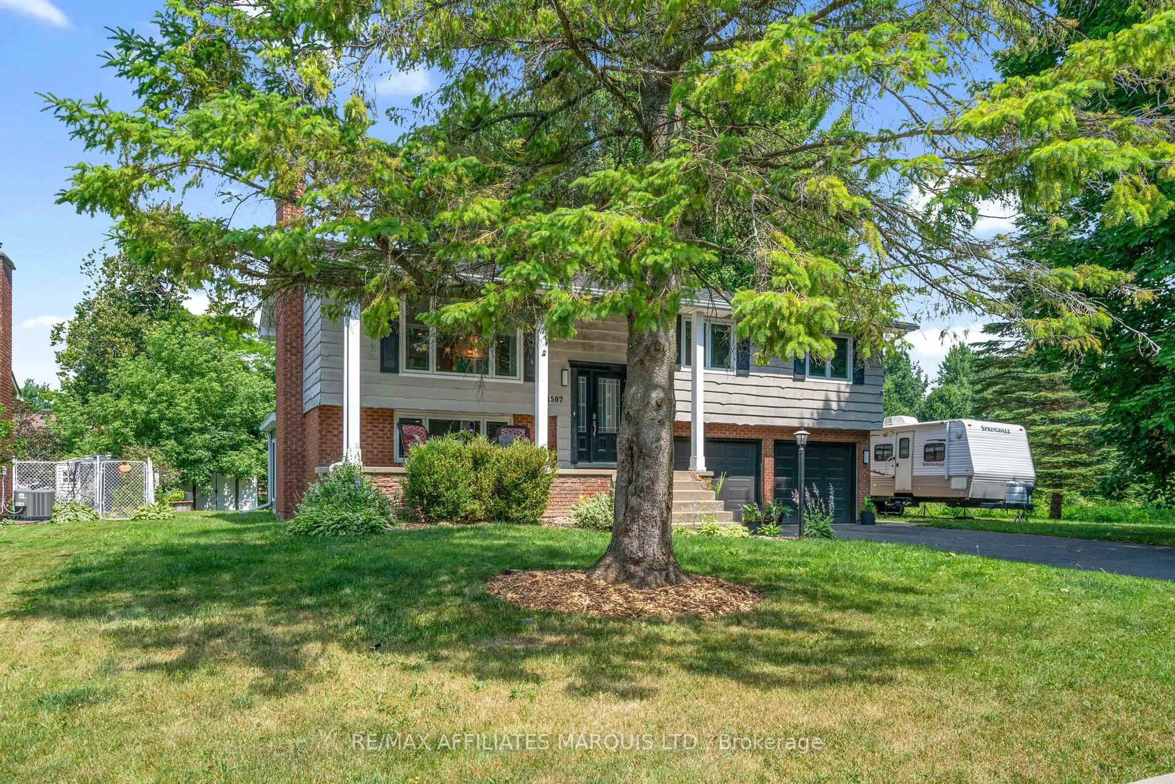 Home with vinyl exterior material, unknown for 1507 Catherine St, Cornwall Ontario K6J 5C3