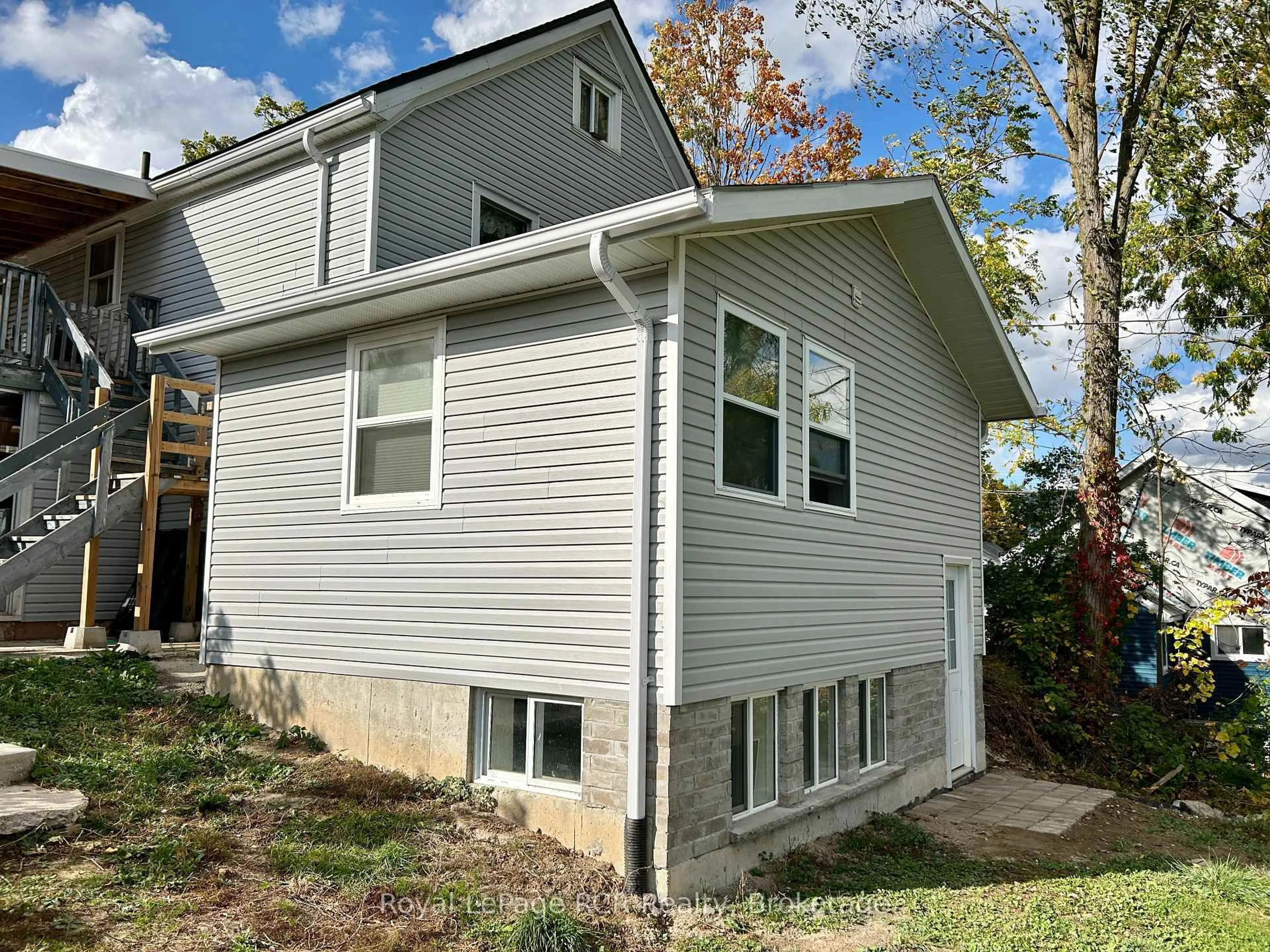 Home with vinyl exterior material, unknown for 307 Prince (Lane) St, Brockton Ontario N0G 2V0