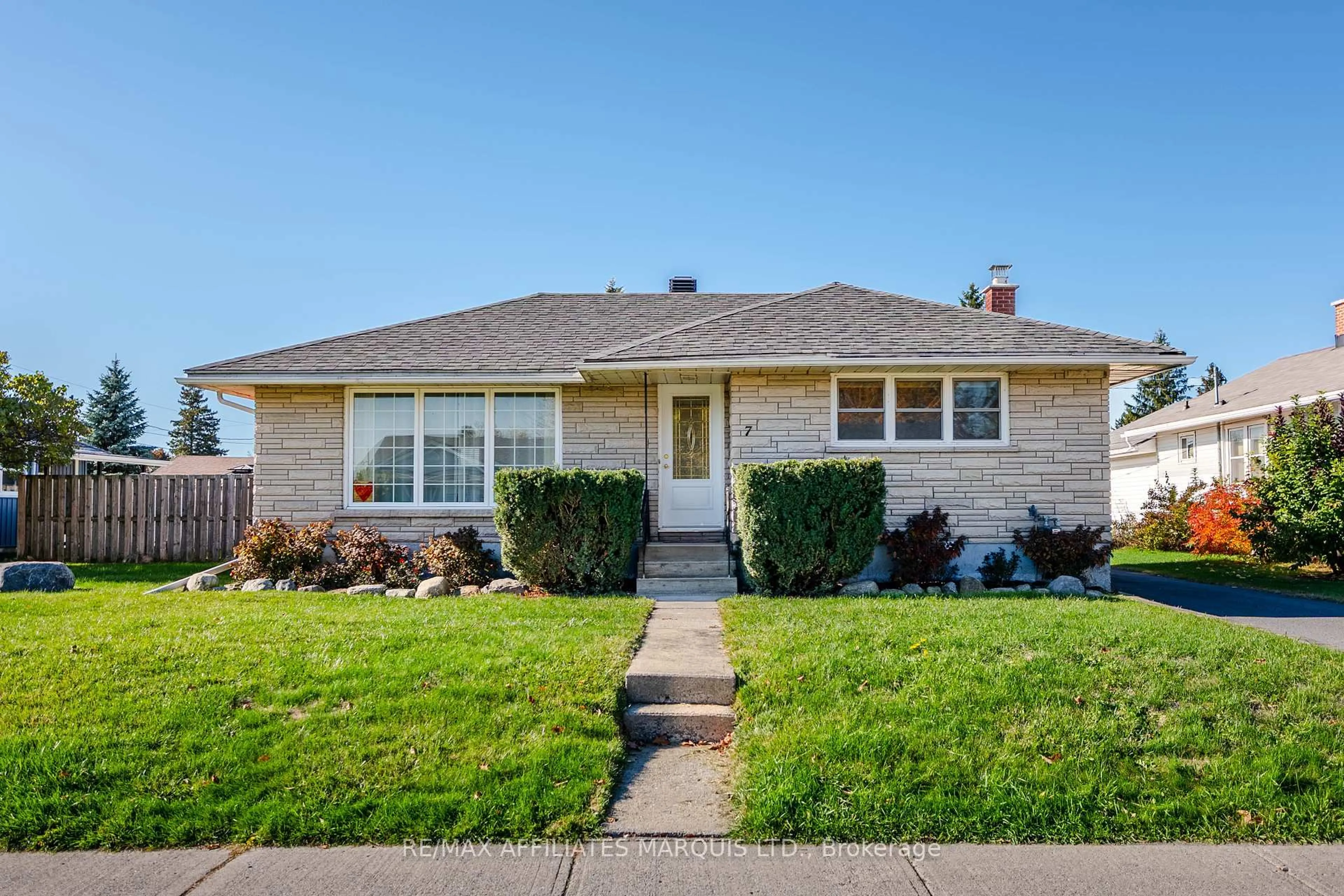 Home with vinyl exterior material, street for 7 Farran Dr, South Stormont Ontario K0C 1M0