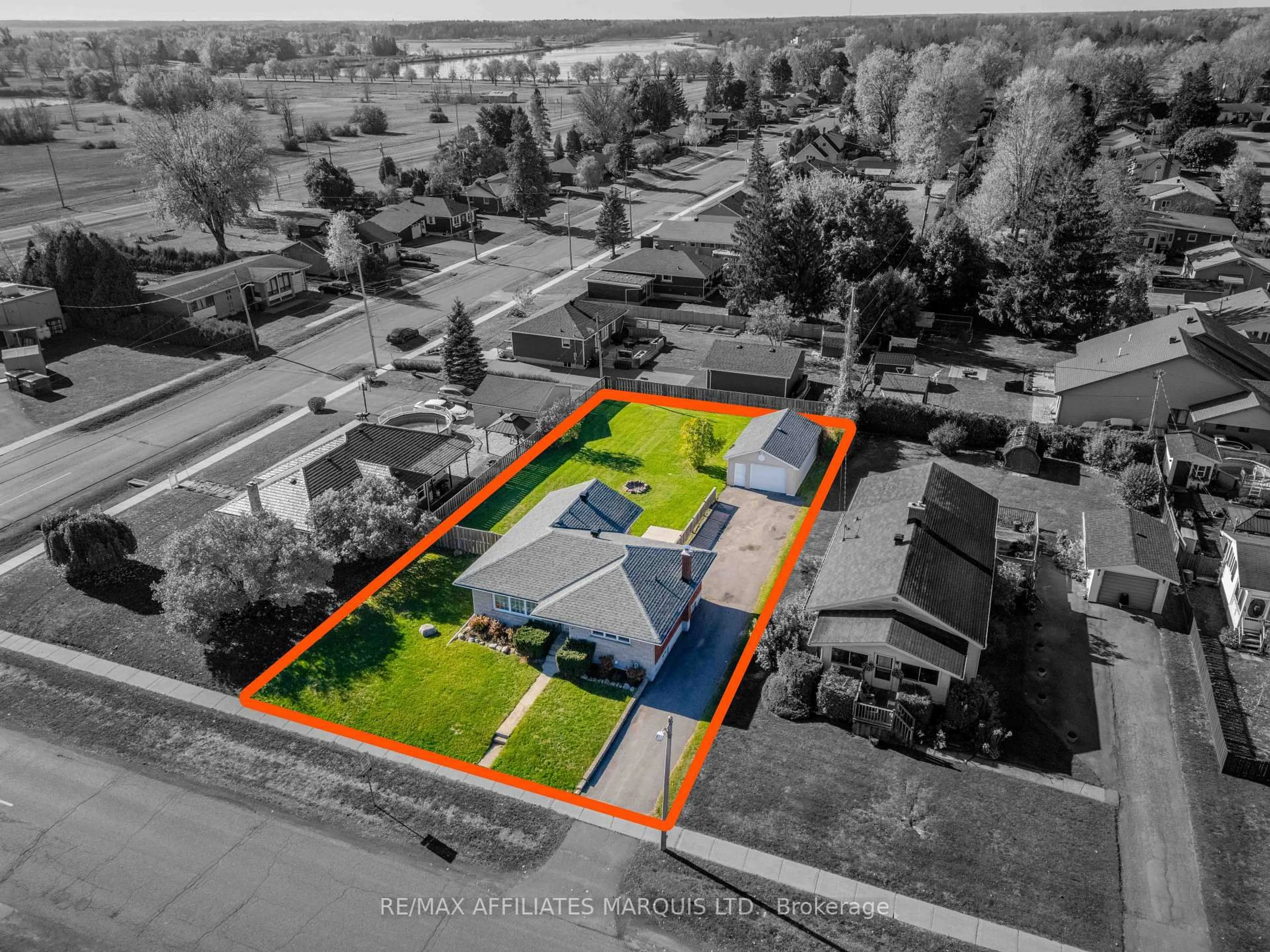 A pic from outside/outdoor area/front of a property/back of a property/a pic from drone, street for 7 Farran Dr, South Stormont Ontario K0C 1M0