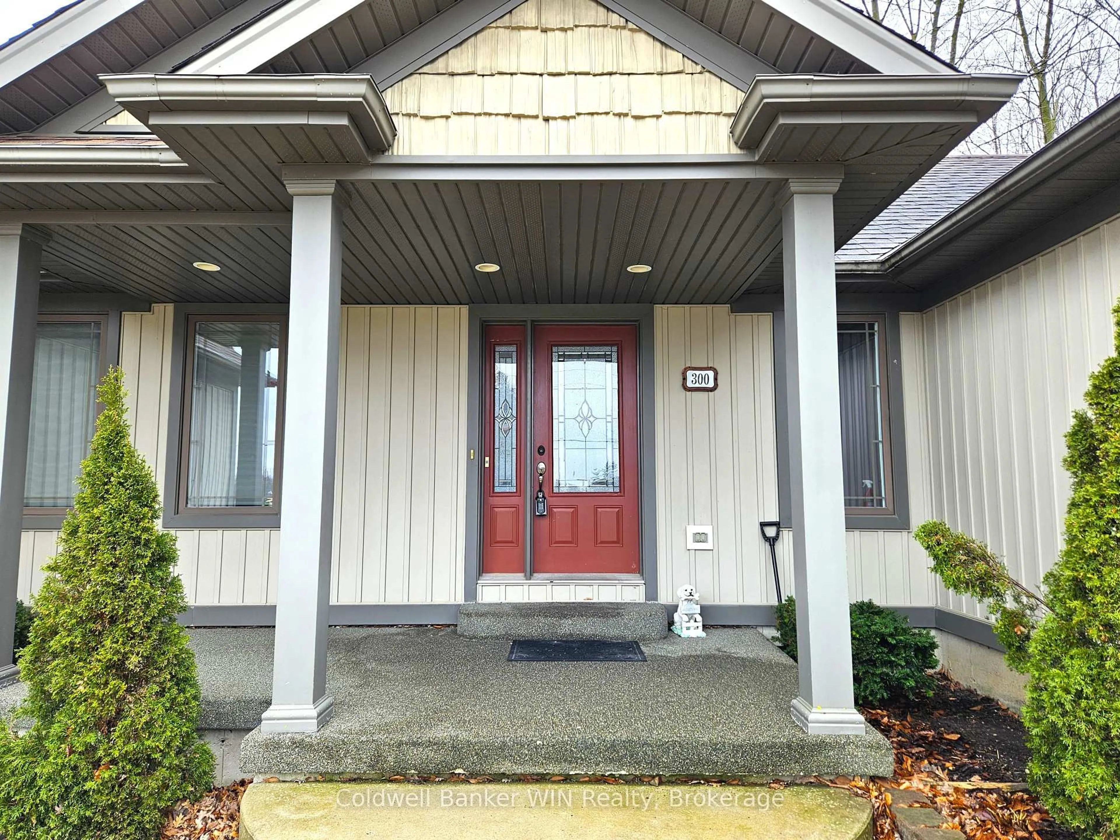 Indoor entryway for 300 Durham St, Wellington North Ontario N0G 2L1