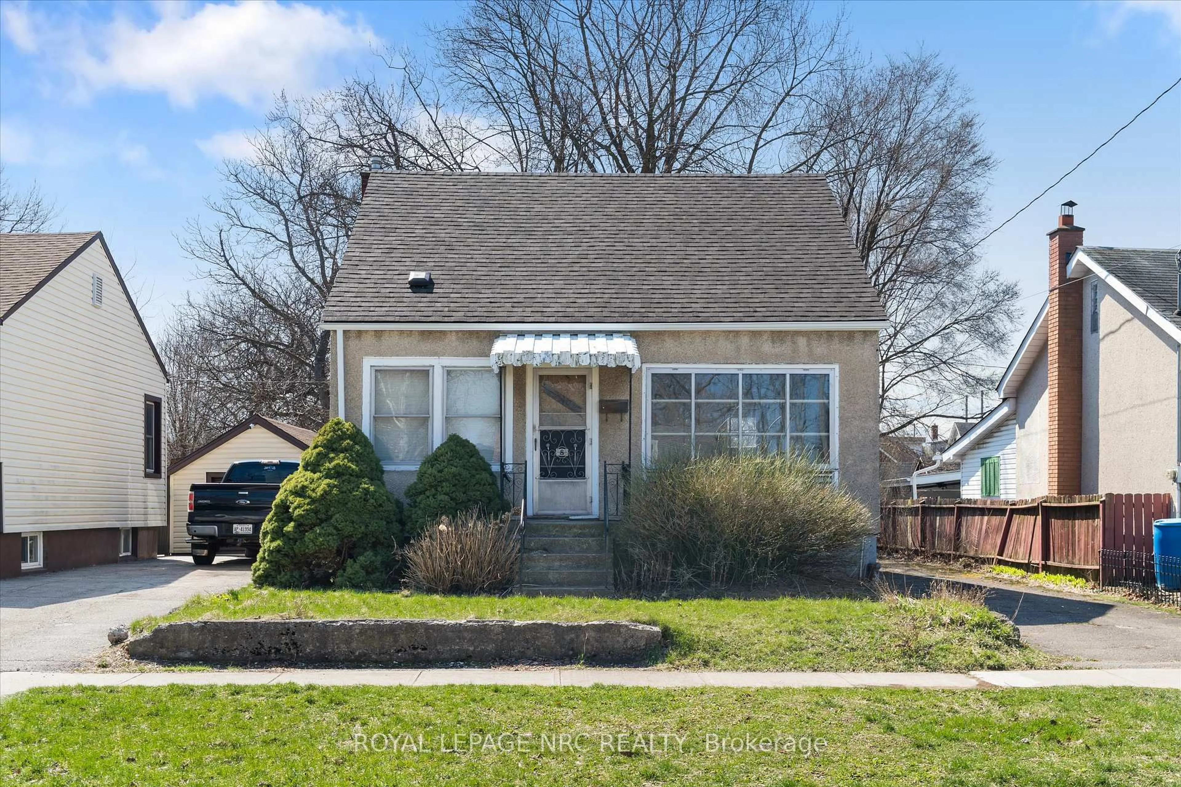 Unknown for 8 Byron Pl, St. Catharines Ontario L2R 1M2