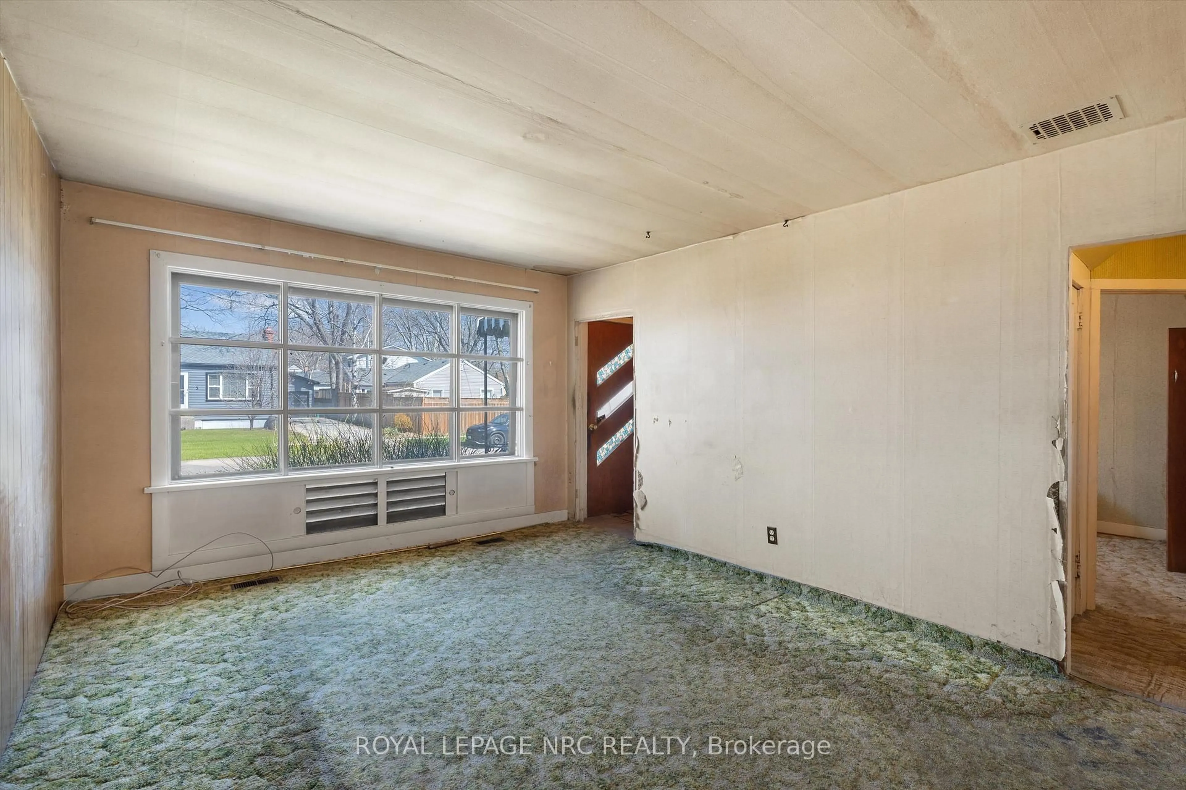 A pic of a room for 8 Byron Pl, St. Catharines Ontario L2R 1M2