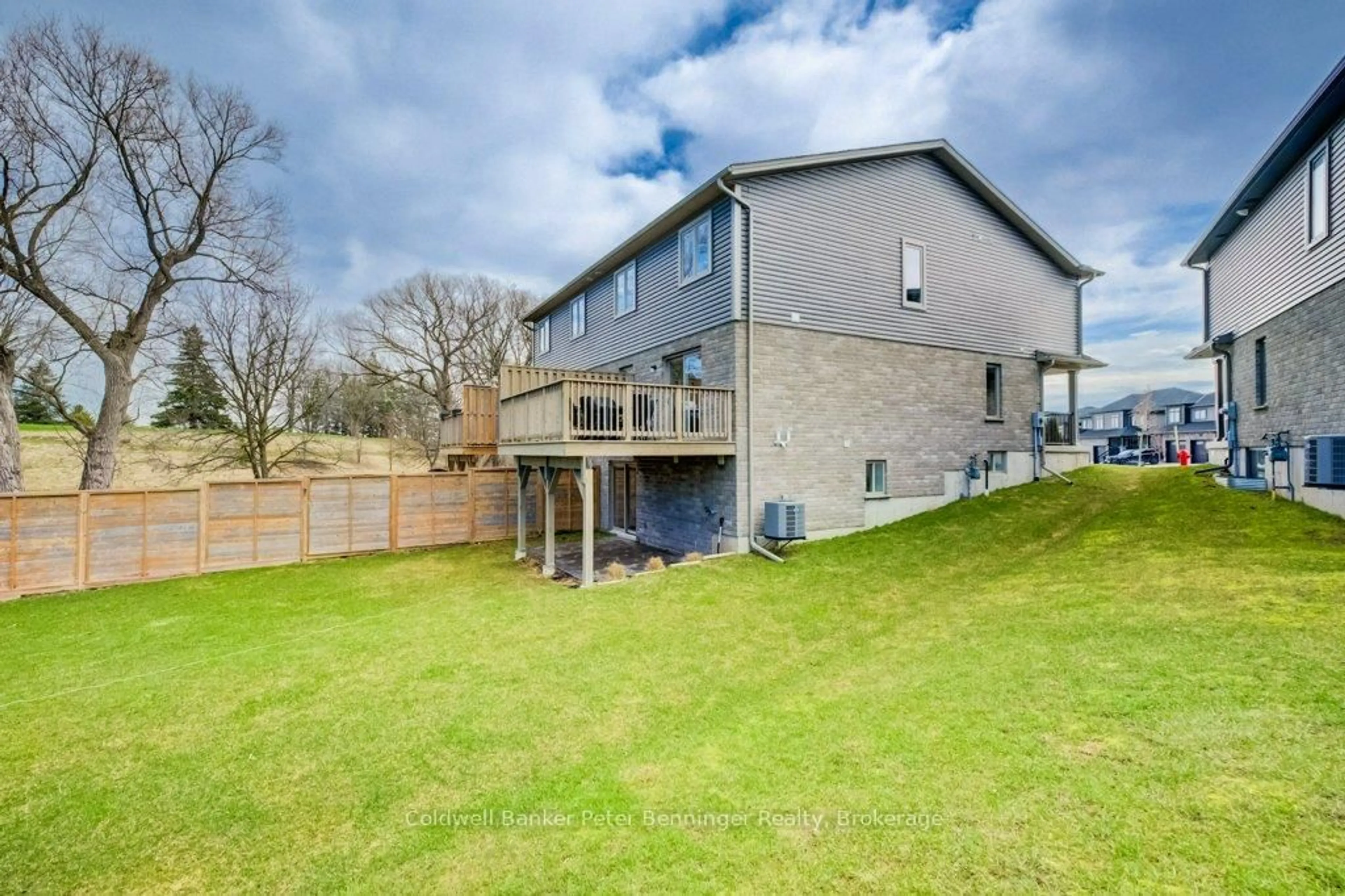 A pic from outside/outdoor area/front of a property/back of a property/a pic from drone, unknown for 126 Second St, Brockton Ontario N0G 2V0