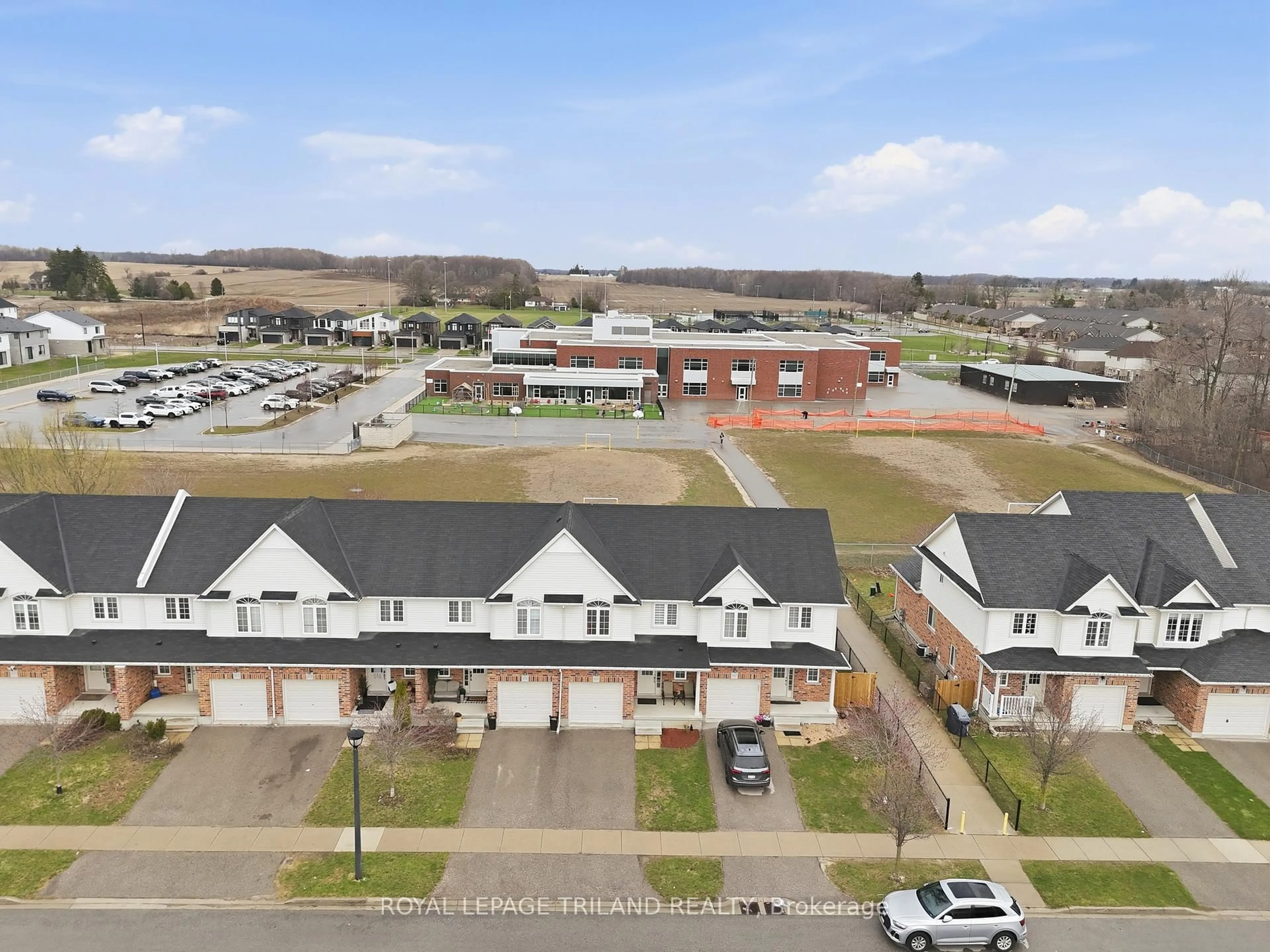 A pic from outside/outdoor area/front of a property/back of a property/a pic from drone, unknown for 849 Silverfox Cres, London North Ontario N6G 0N6
