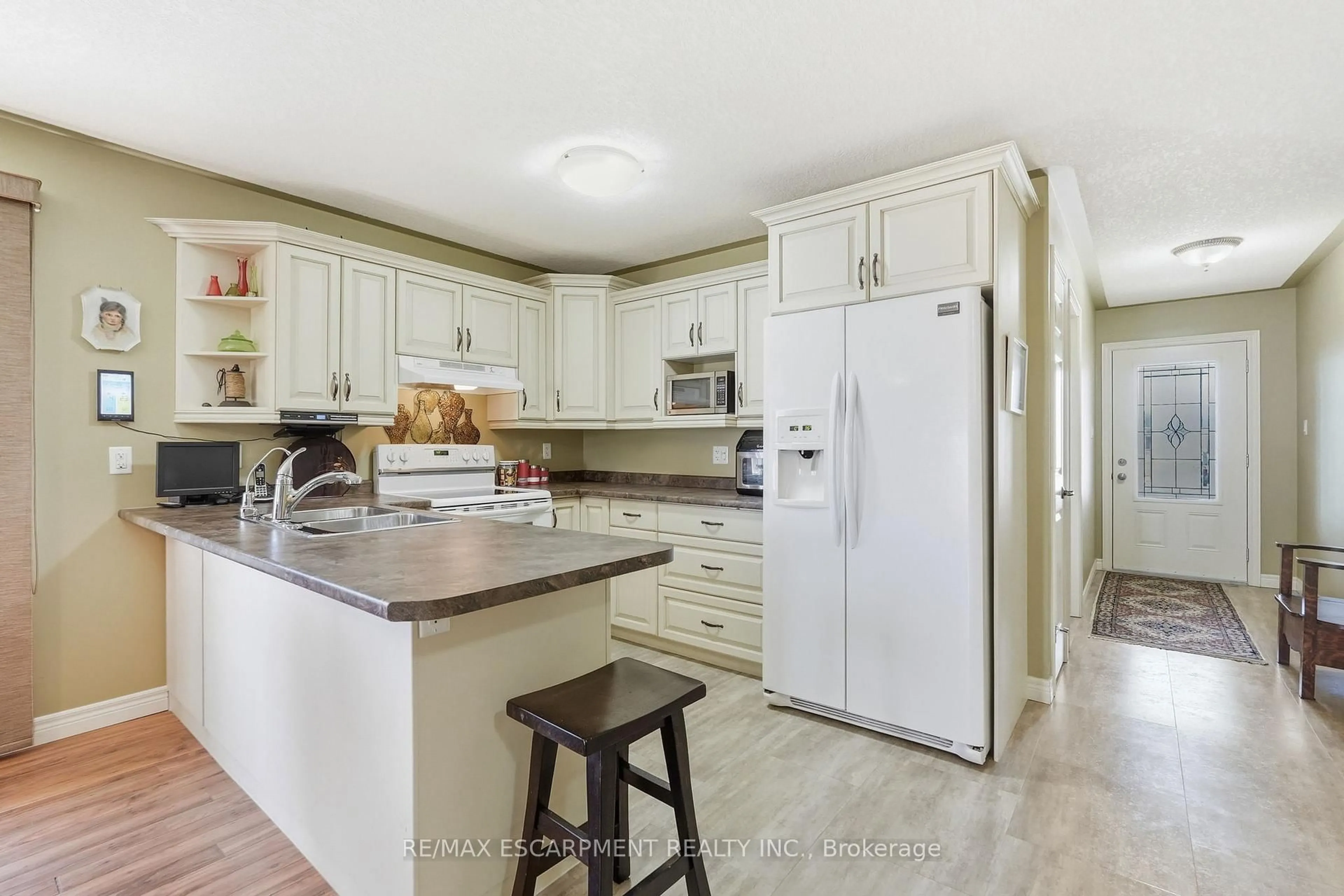 Open concept kitchen, ceramic/tile floor for 802 Main St, Norfolk Ontario N0A 1N0