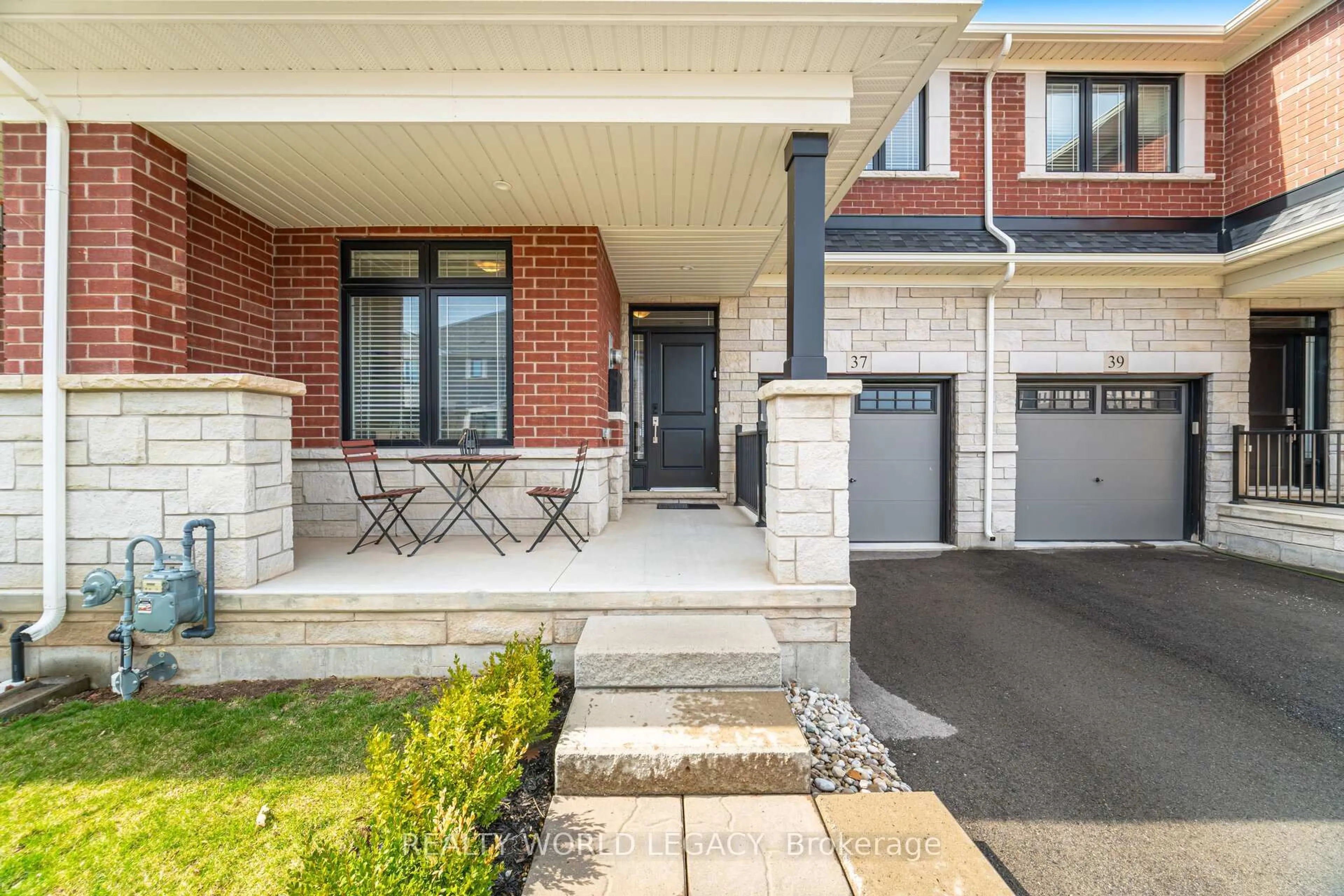 Home with brick exterior material, street for 37 Westfield Cres, Hamilton Ontario L8B 1Y1