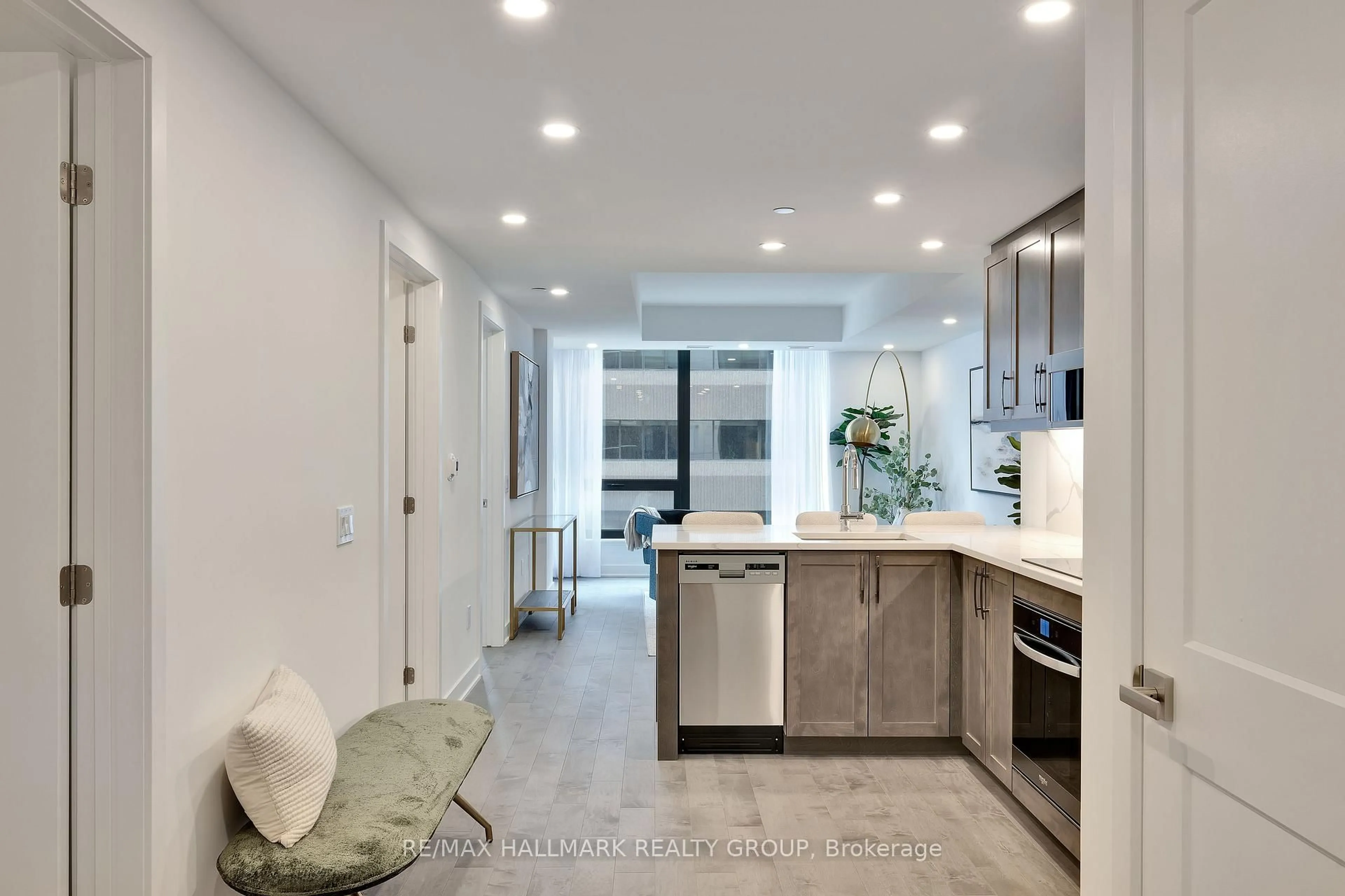 Open concept kitchen, ceramic/tile floor for 340 Queen St #401, Ottawa Ontario K1R 0G1