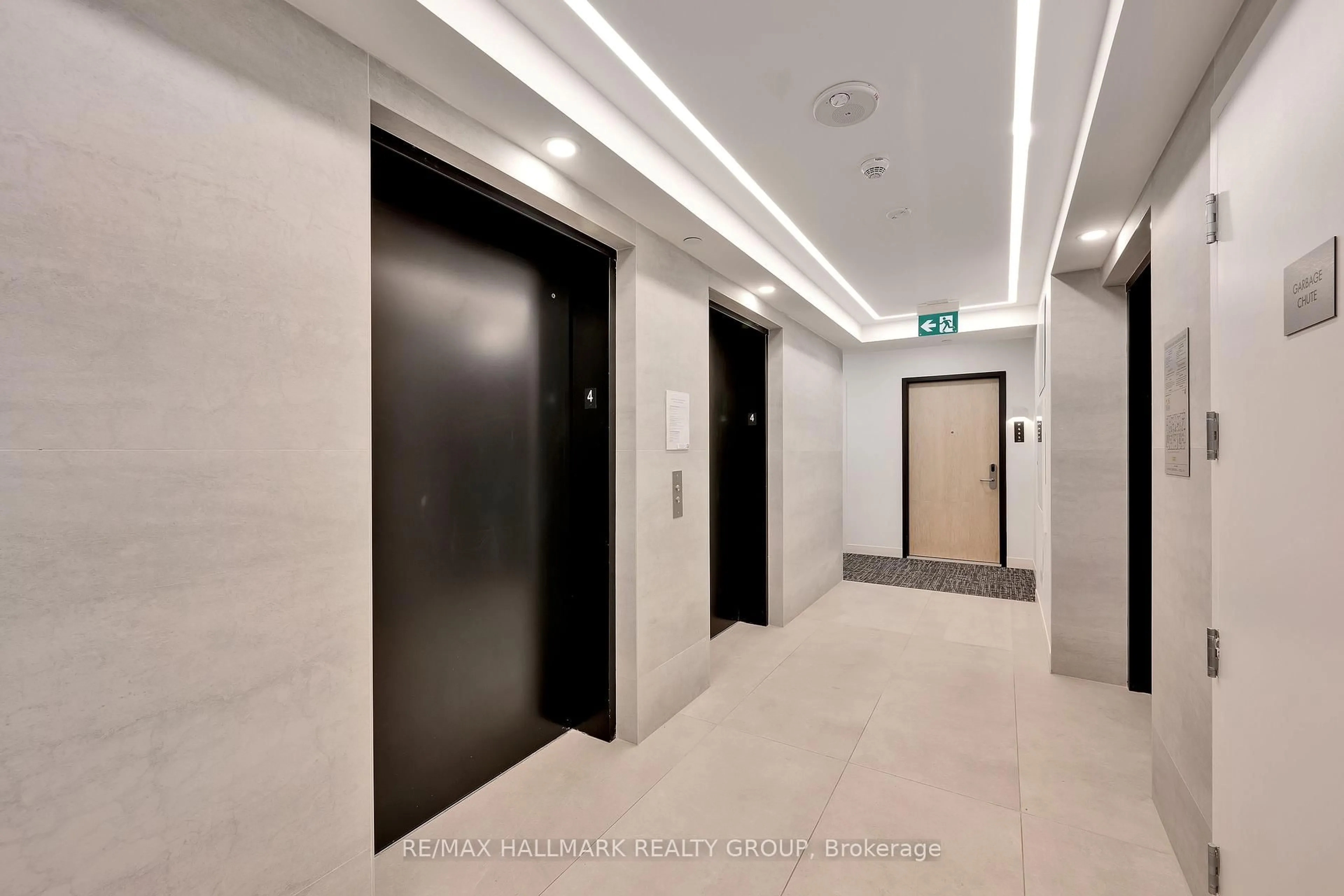 Indoor foyer for 340 Queen St #2308, Ottawa Ontario K1R 0G1