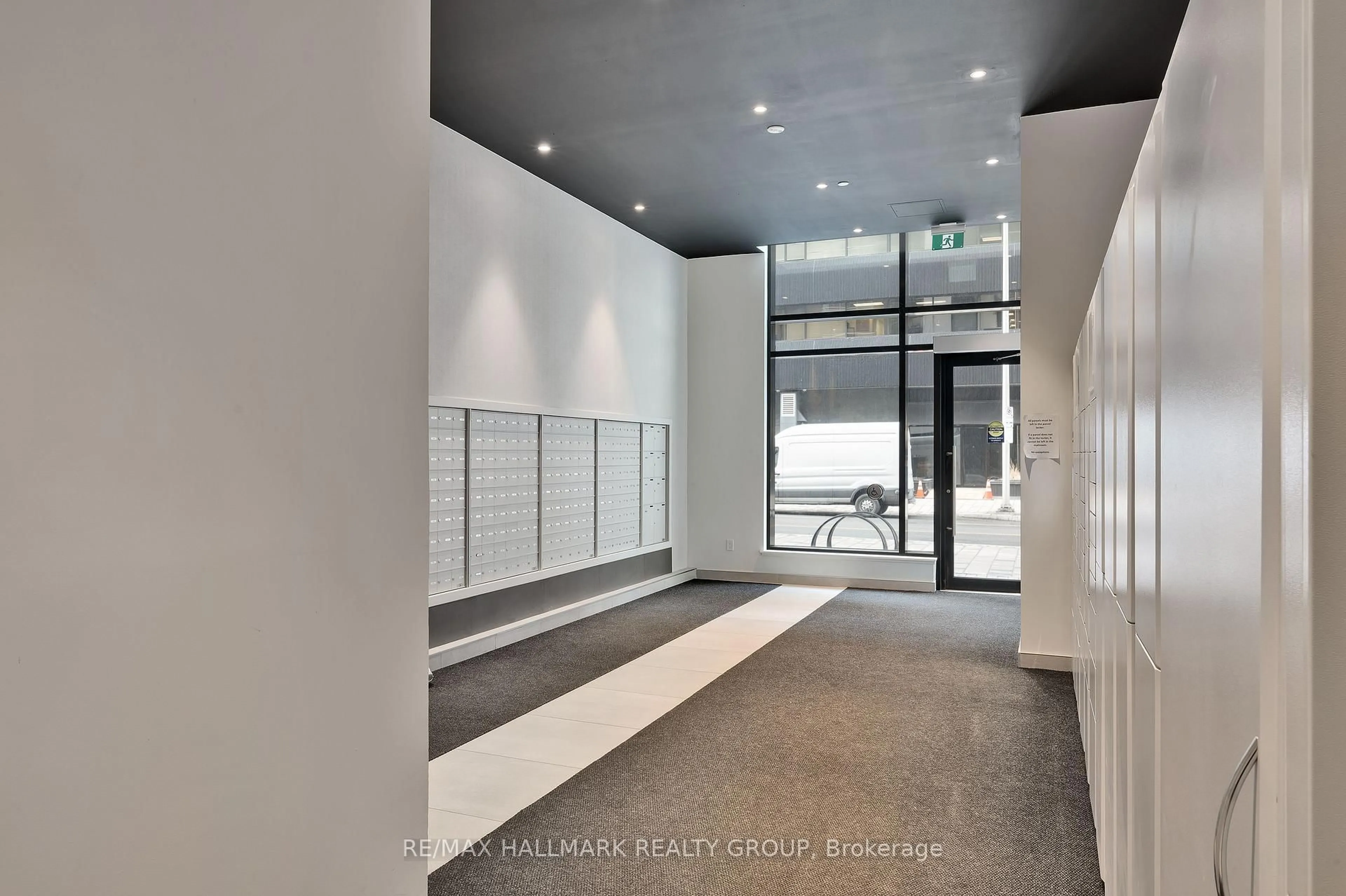 Indoor foyer for 340 Queen St #2308, Ottawa Ontario K1R 0G1