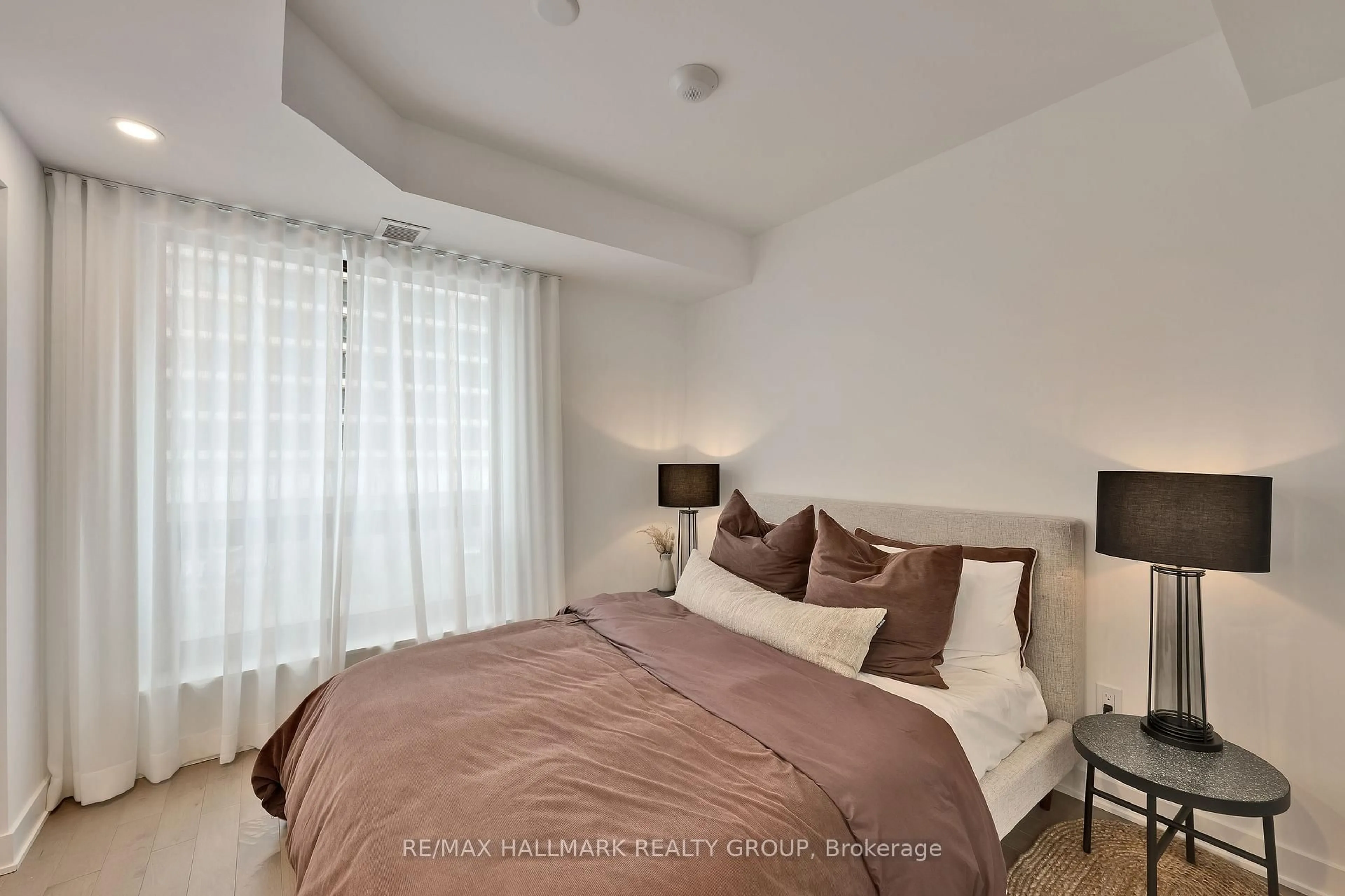 Bedroom with bed, unknown for 340 Queen St #1406, Ottawa Ontario K1R 0G1