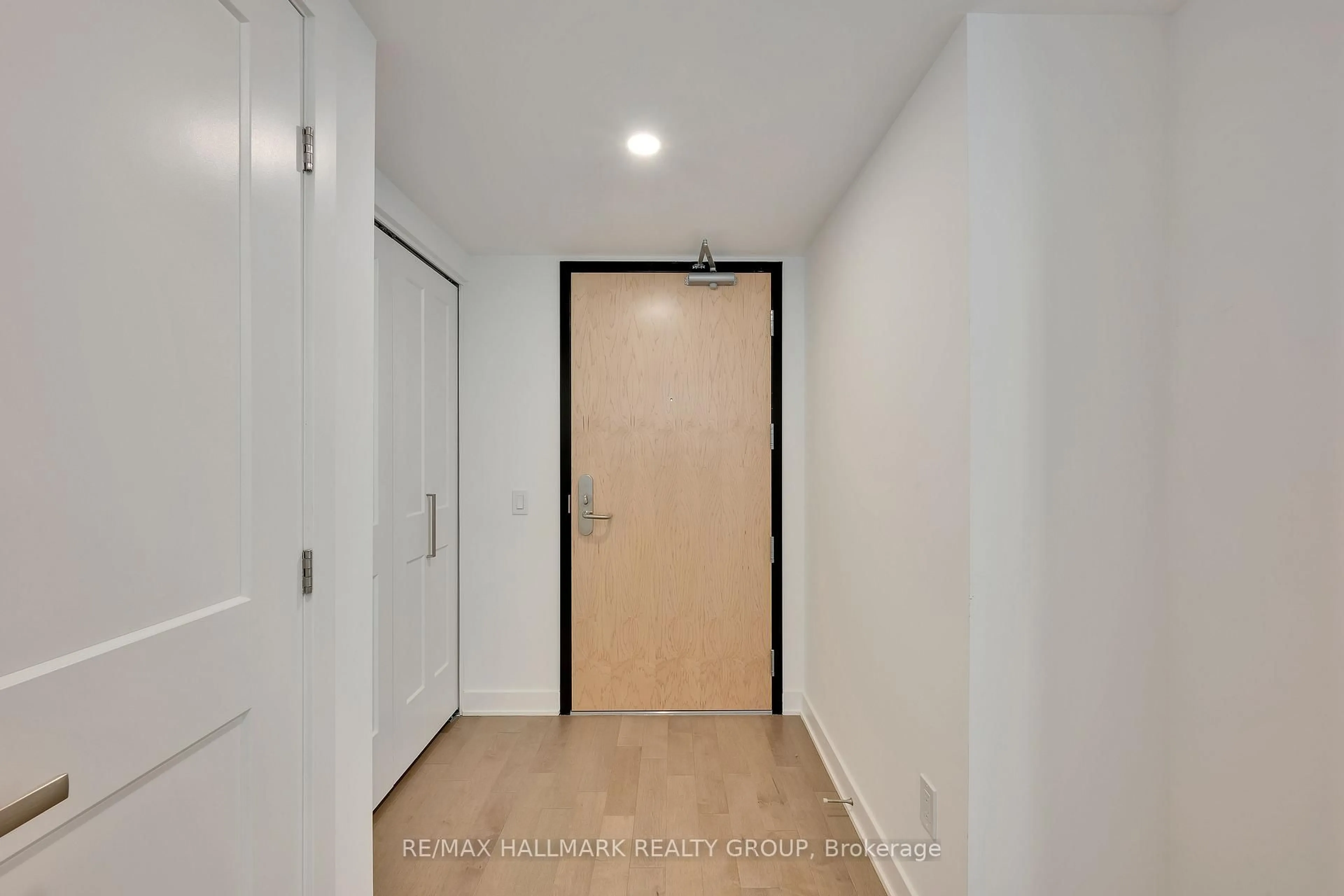 Unknown for 340 Queen St #406, Ottawa Ontario K1R 0G1