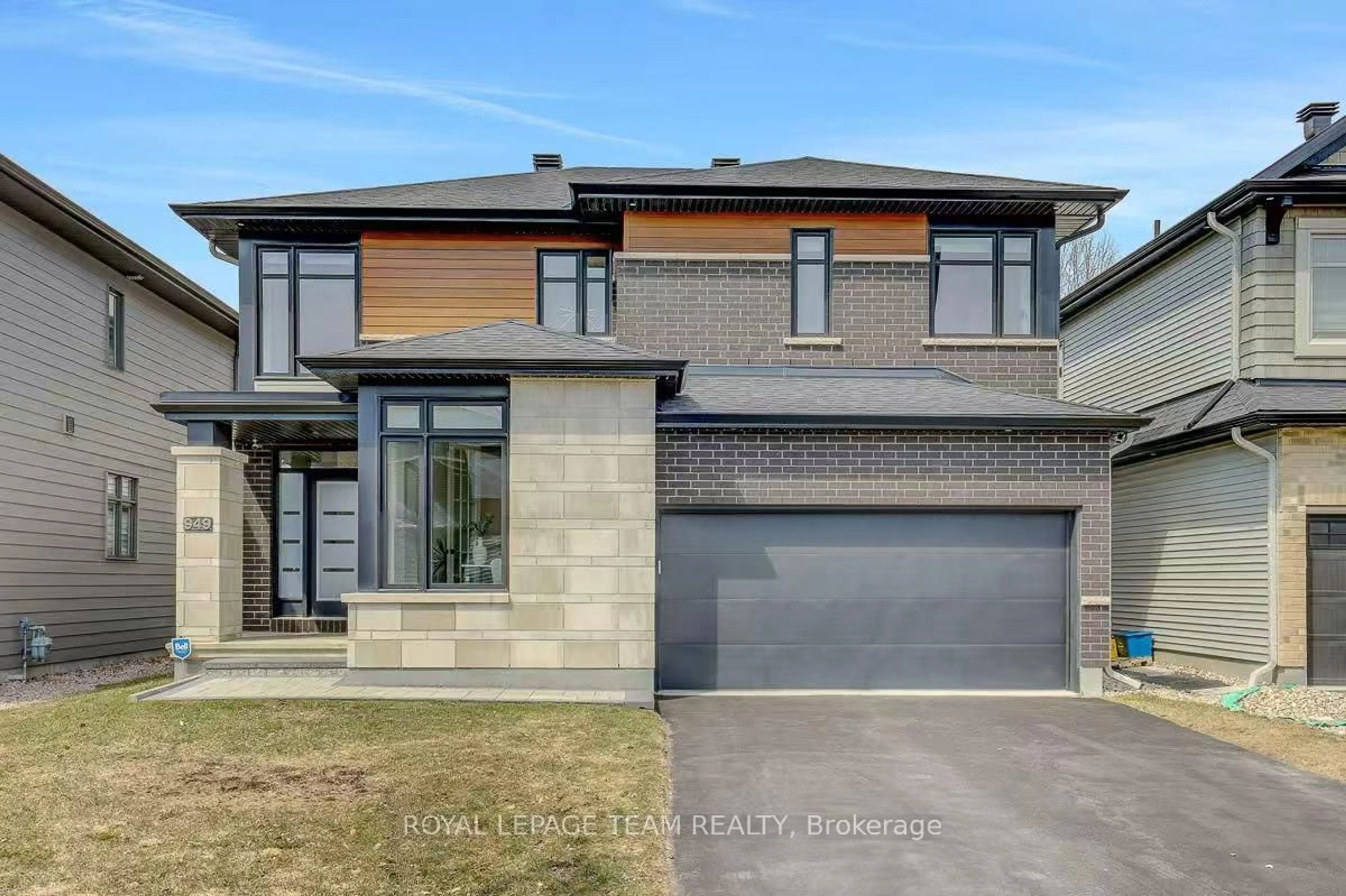 Home with brick exterior material, street for 949 Atrium Rdge, Manotick Ontario K4M 0P3