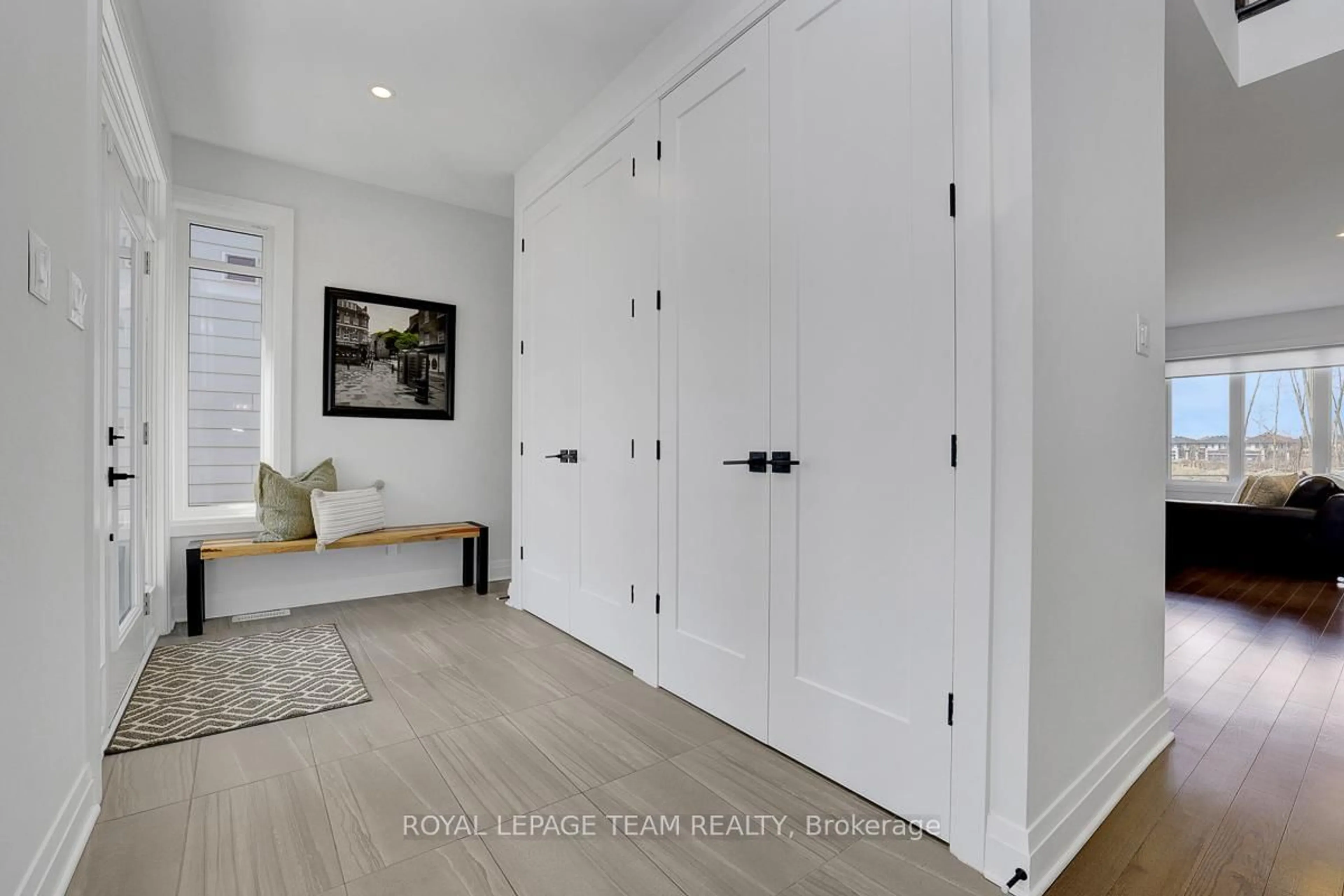 Indoor entryway for 949 Atrium Rdge, Manotick Ontario K4M 0P3