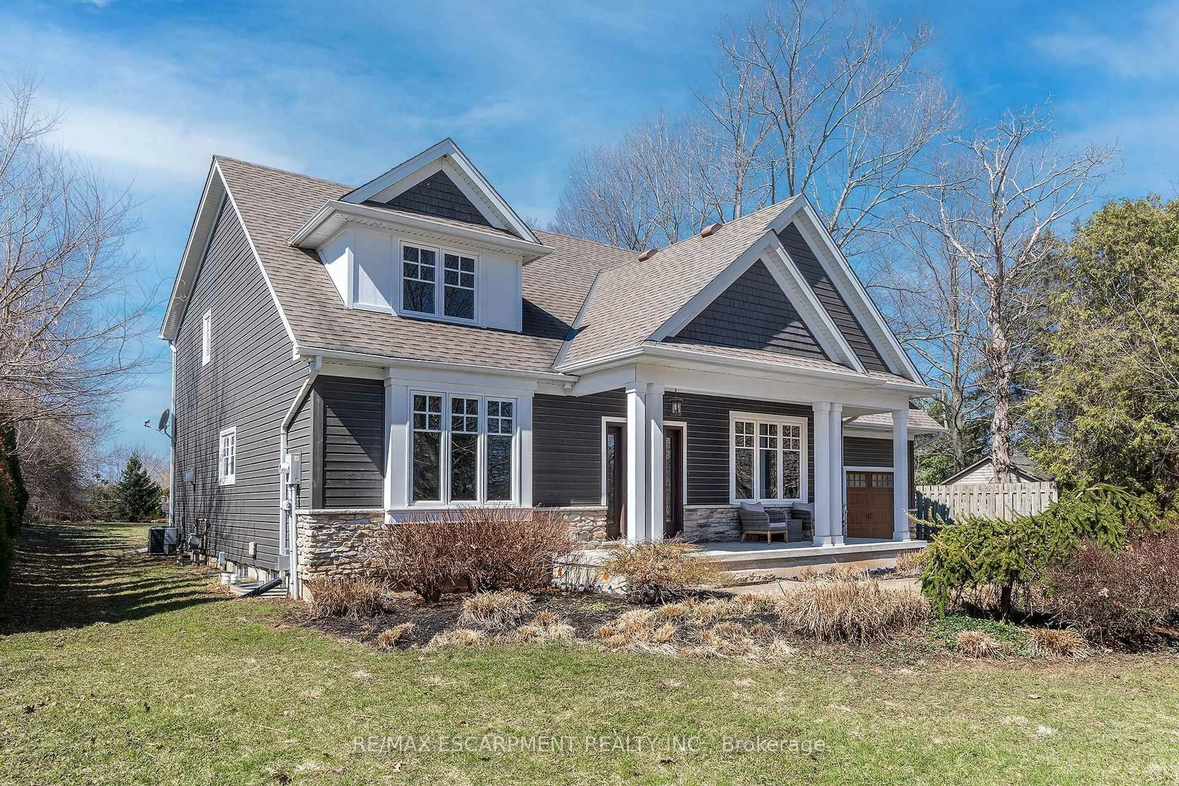 Home with vinyl exterior material, street for 400 Hamilton Dr, Hamilton Ontario L9G 2B1