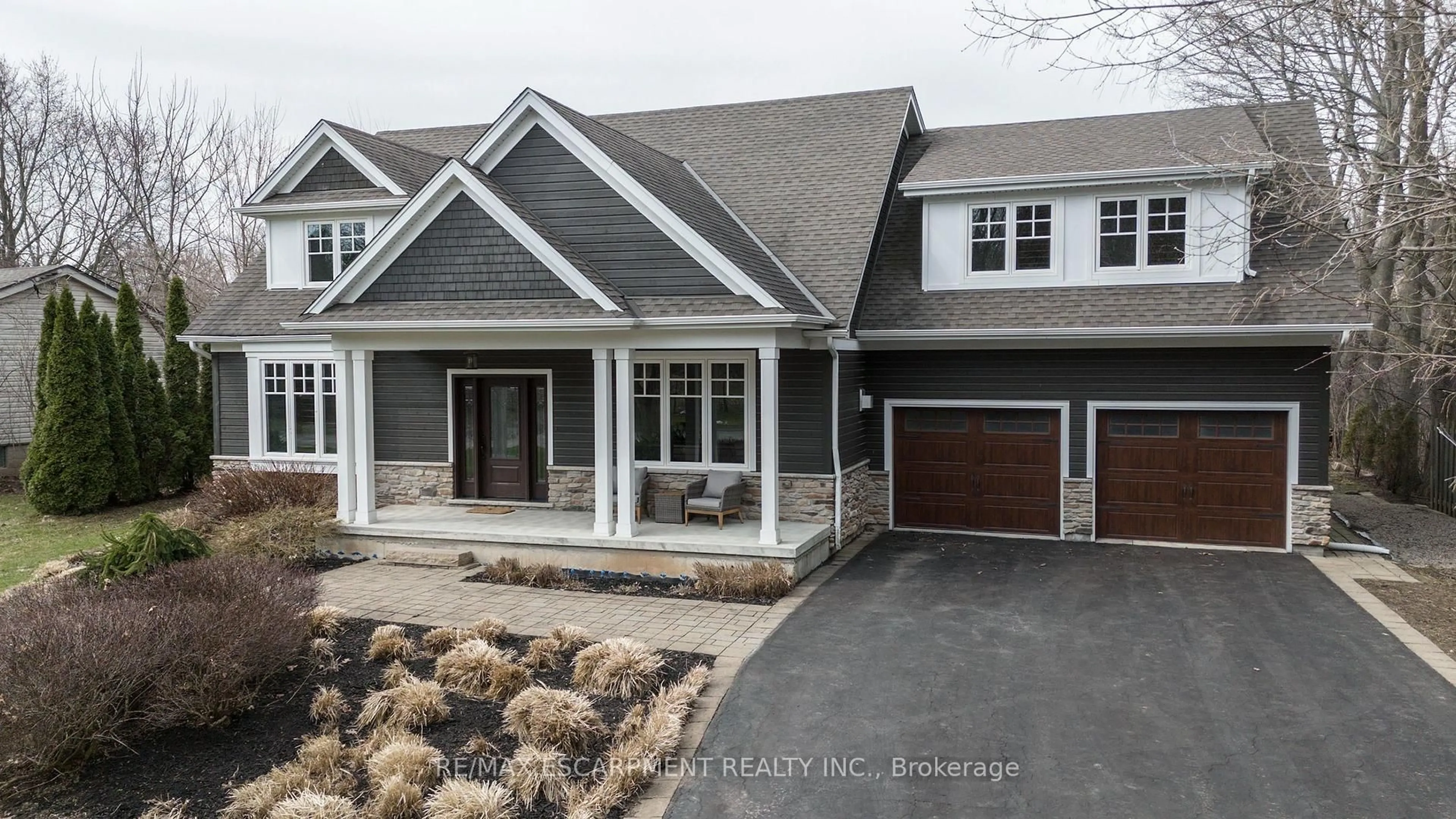 Home with vinyl exterior material, street for 400 Hamilton Dr, Hamilton Ontario L9G 2B1