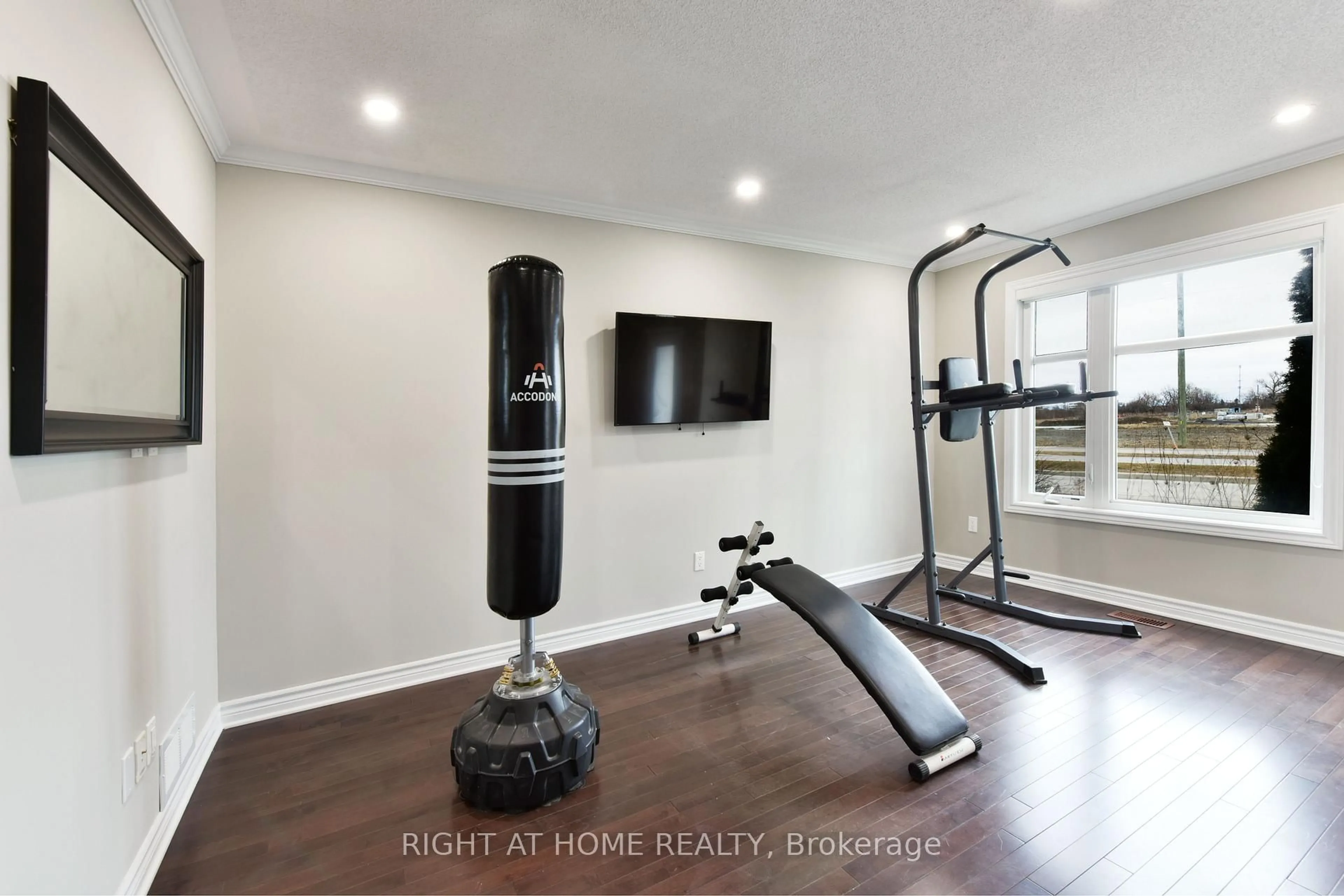 Gym or fitness room for 520 SILVERTIP Lane, Ottawa Ontario K2T 0H7